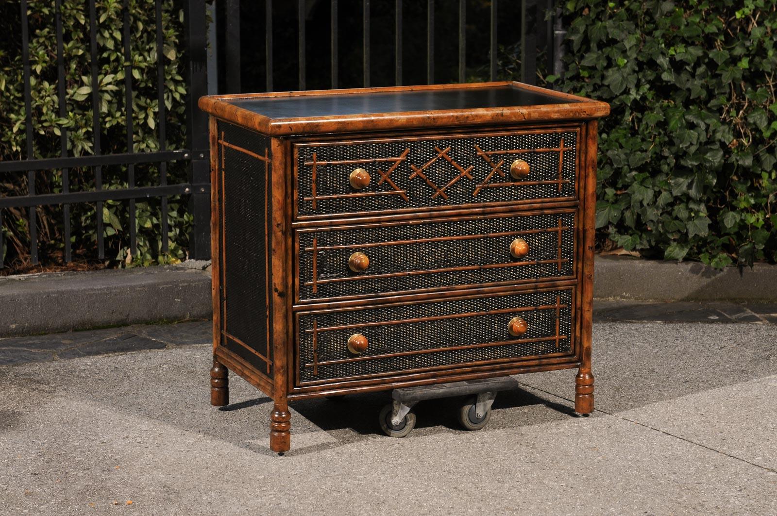 Strepitosa cassapanca di bambù in rattan British Colonial d'epoca - Coppia disponibile in vendita 8