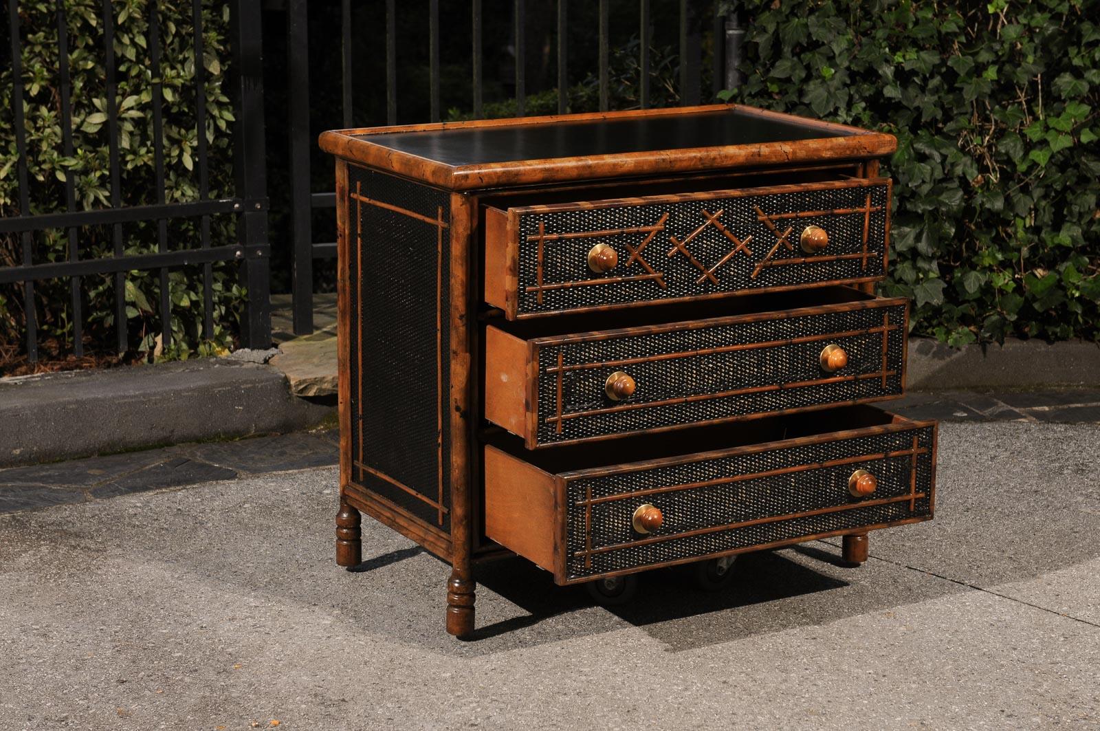 Strepitosa cassapanca di bambù in rattan British Colonial d'epoca - Coppia disponibile in vendita 10