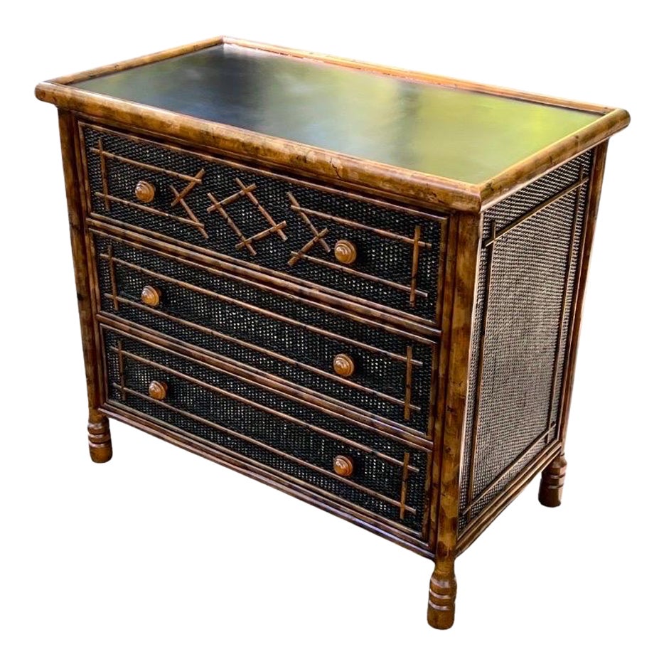 Strepitosa cassapanca di bambù in rattan British Colonial d'epoca - Coppia disponibile