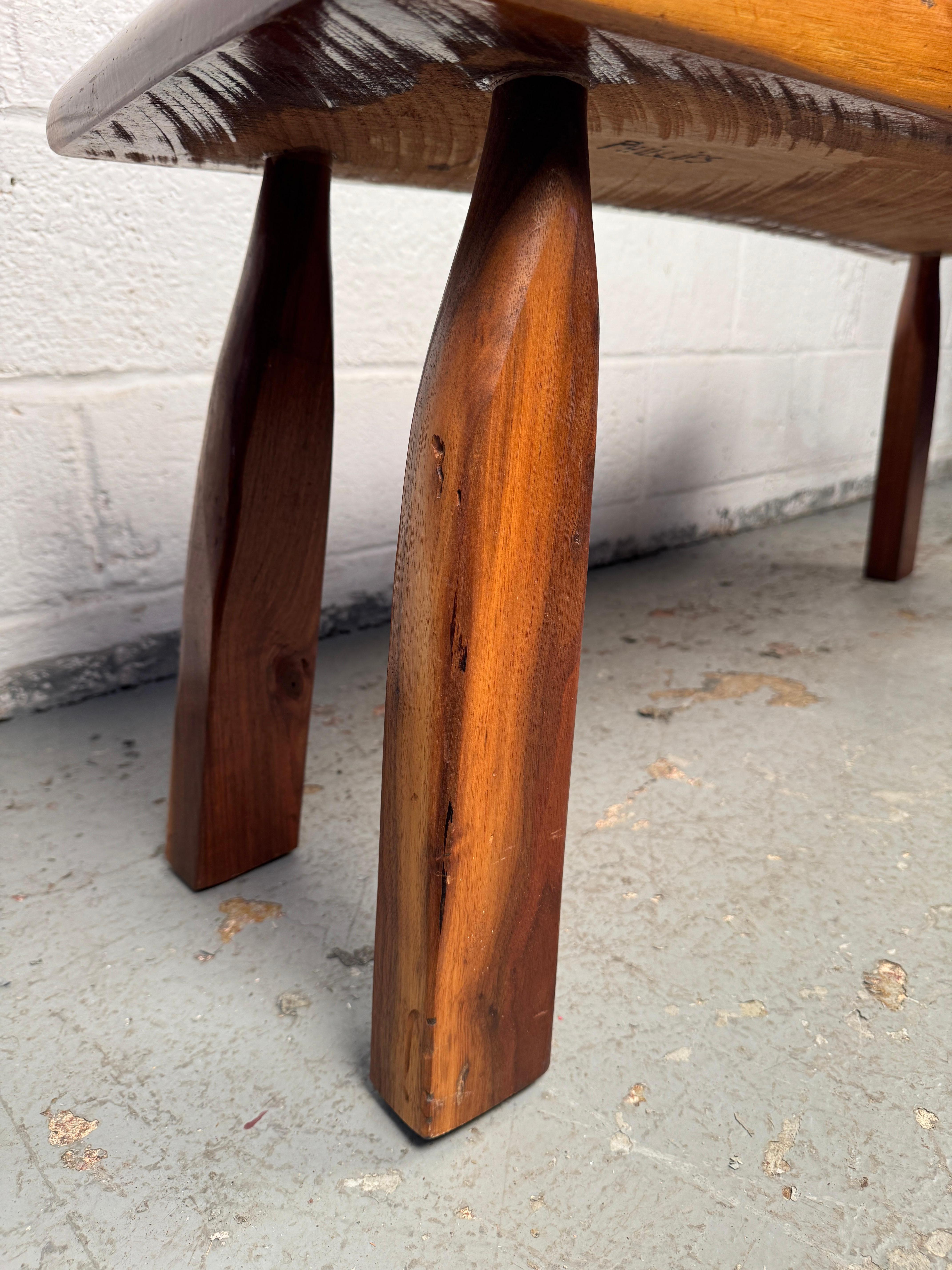 Table basse vintage à bord vif étonnante en vente 5