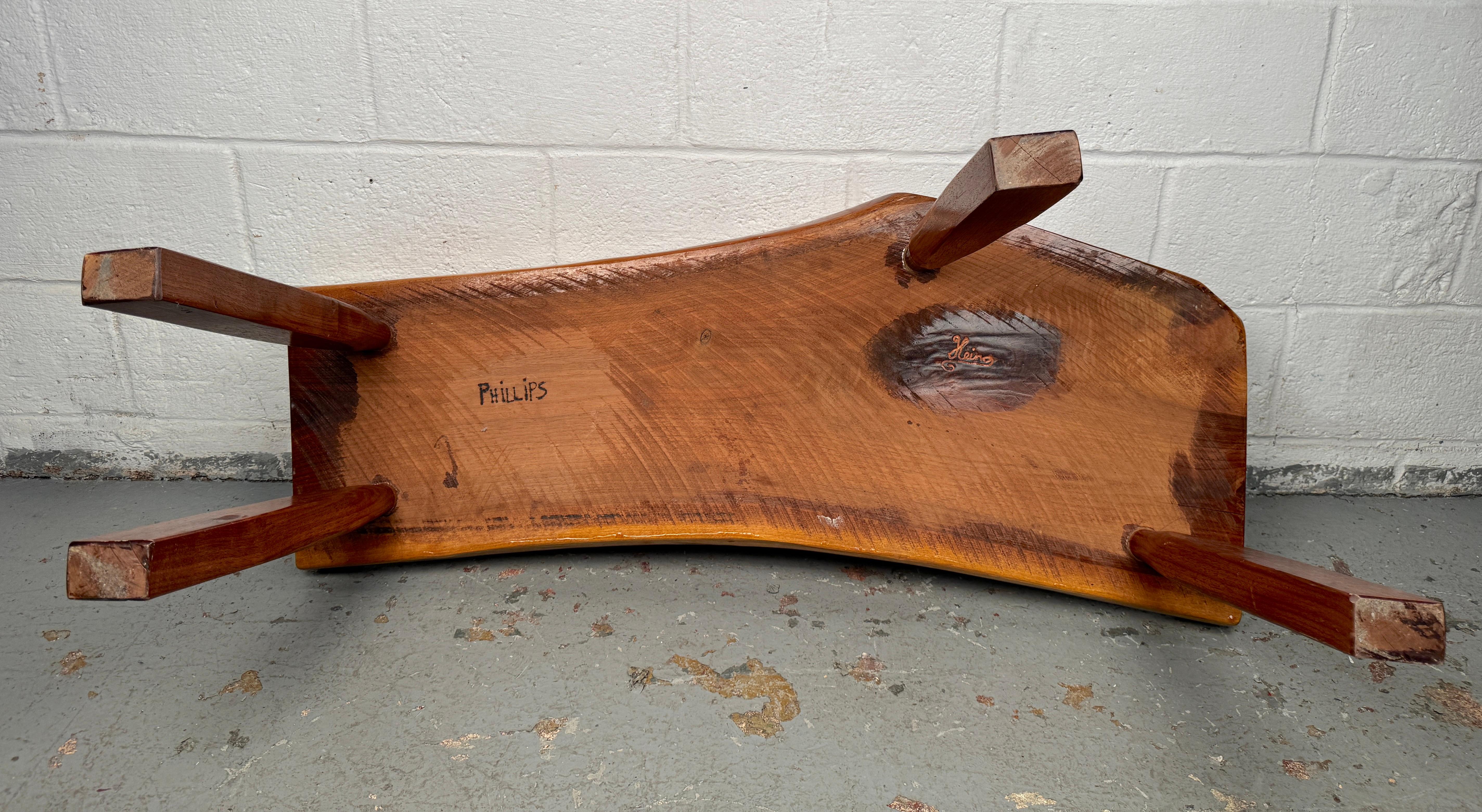 Table basse vintage à bord vif étonnante en vente 7