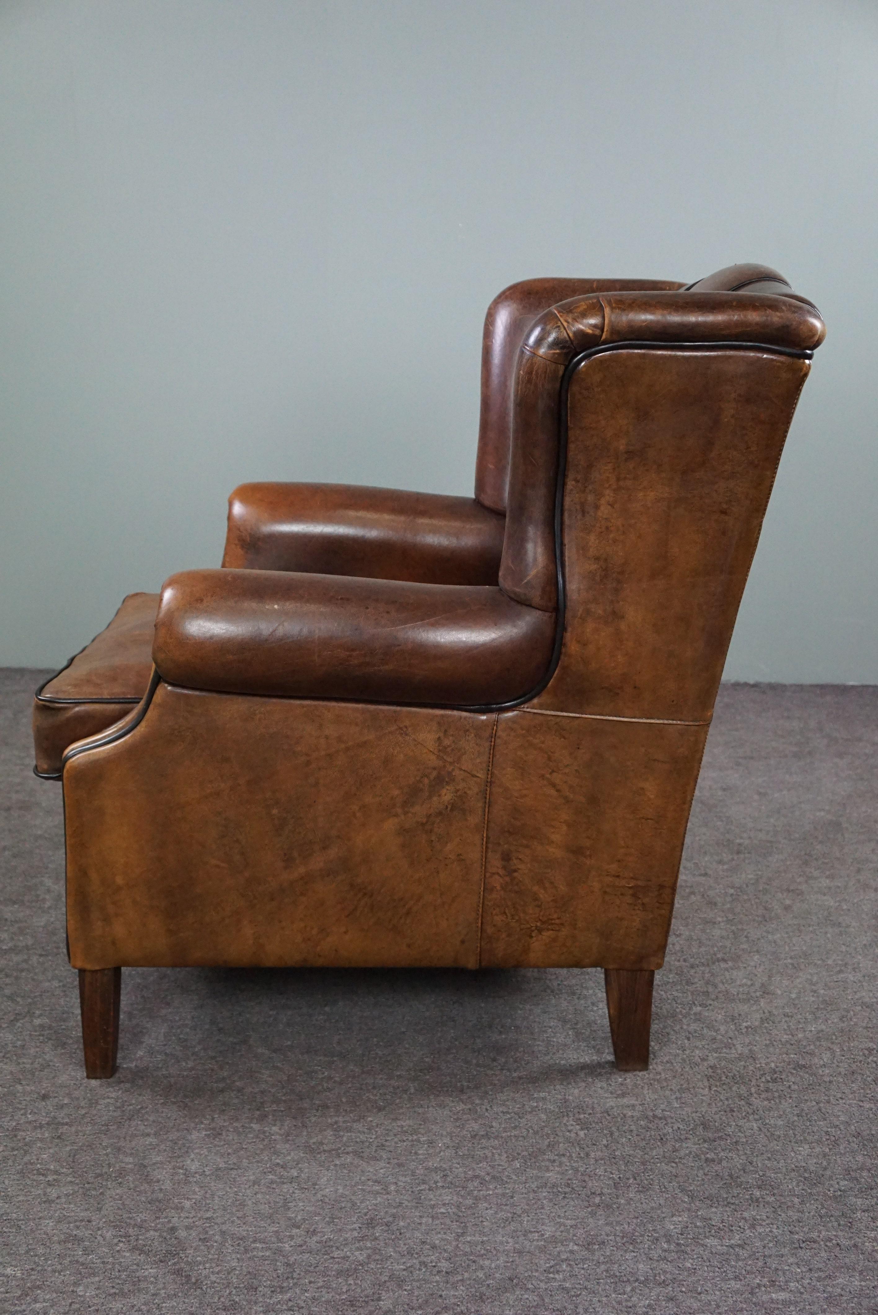 Strikingly colored sheepskin leather wing chair In Good Condition For Sale In Harderwijk, NL