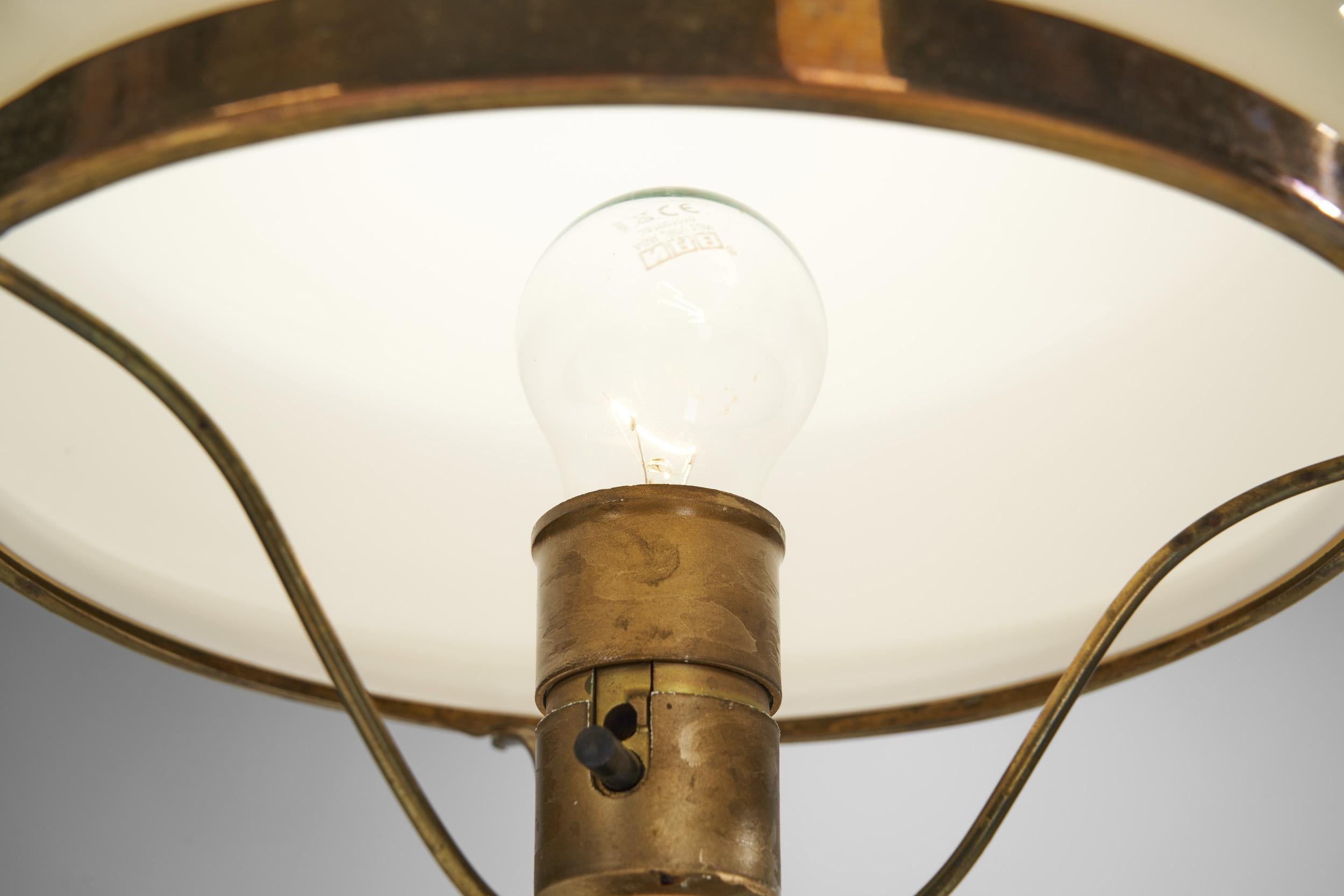 Strindberg Table Lamp in Brass and Glass, Sweden, Early 20th Century 4
