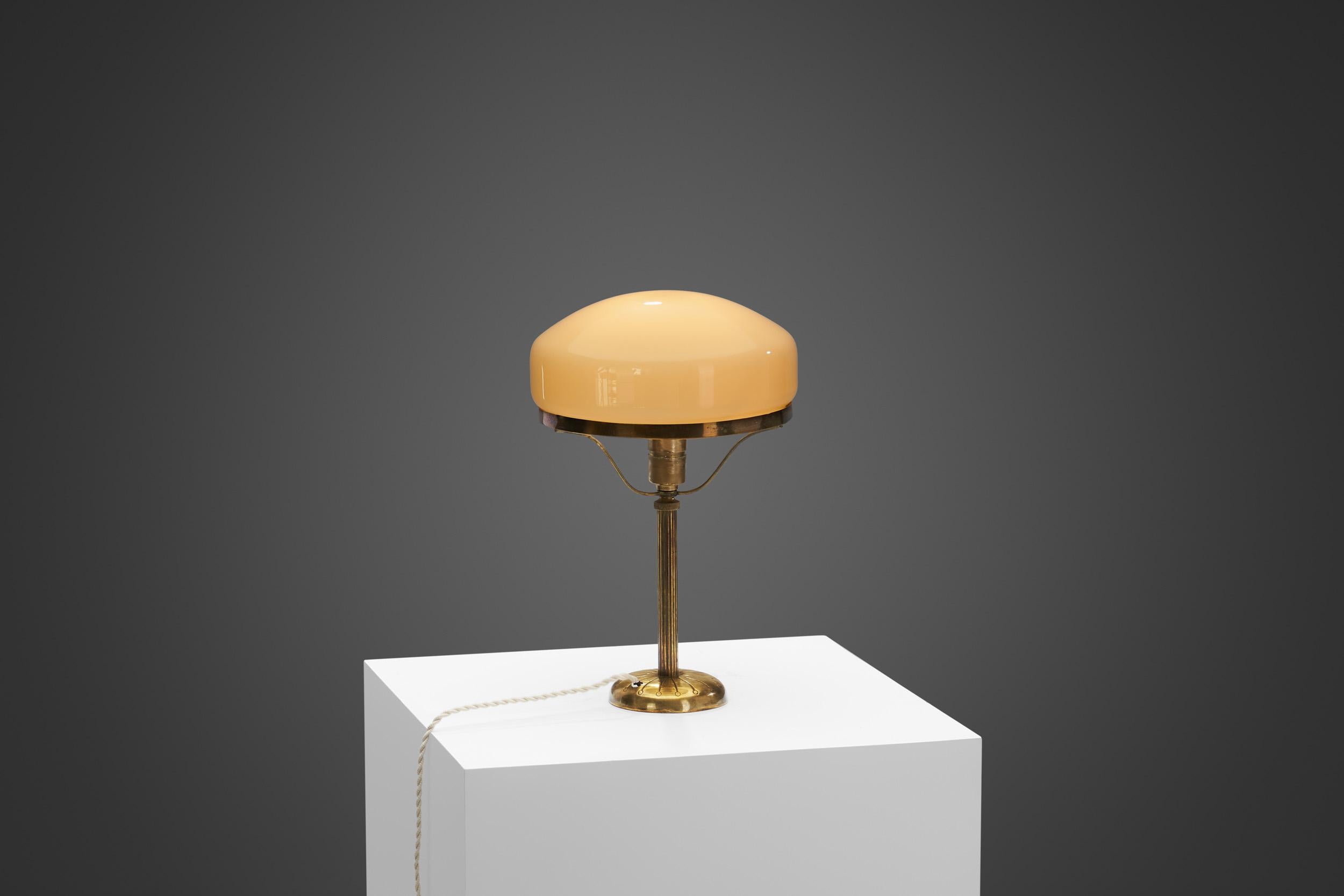 Strindberg Table Lamp in Brass and Glass, Sweden, Early 20th Century In Good Condition In Utrecht, NL