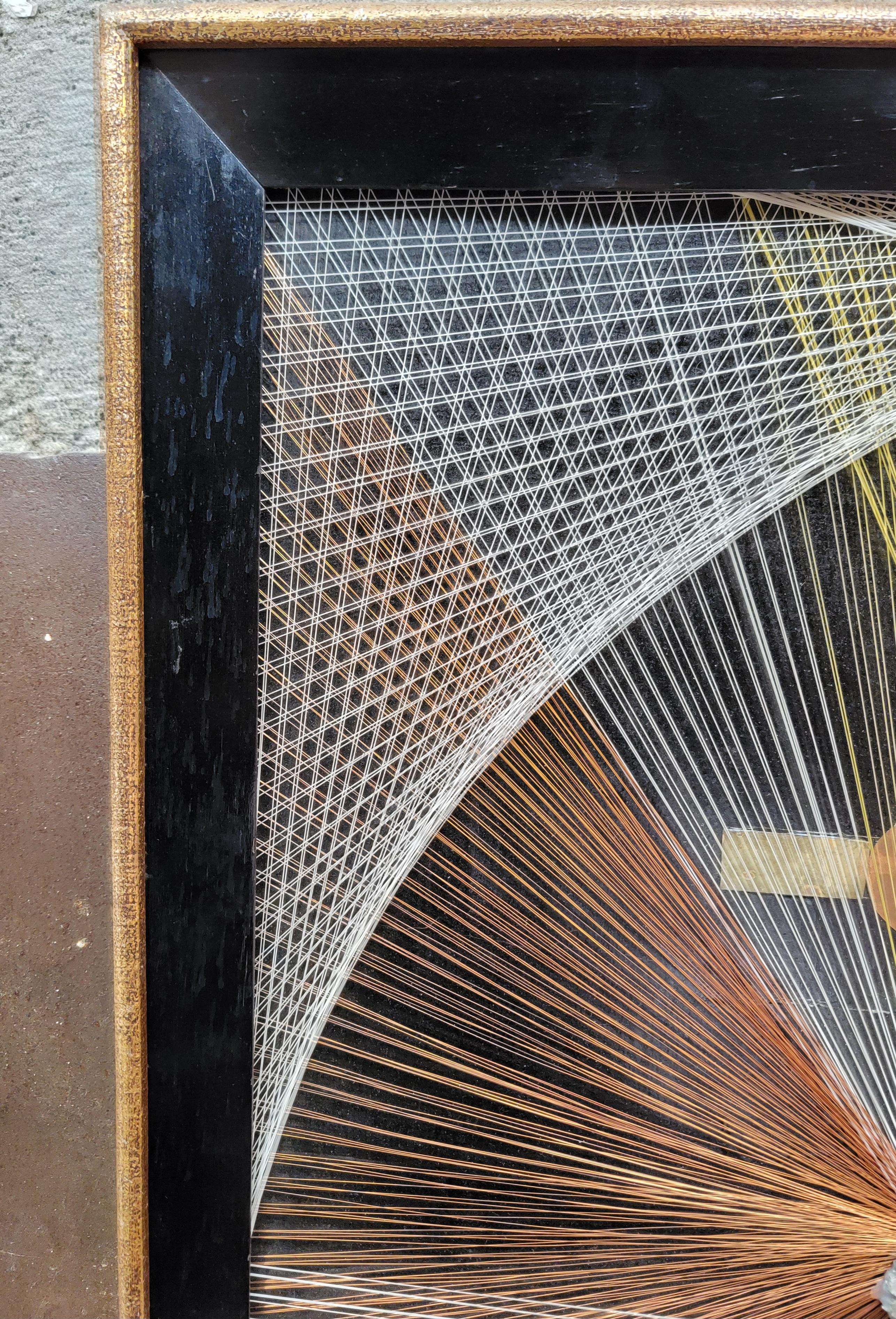 String Art Wanddekoration aus Kupfer und Messing, signiert im Angebot 1