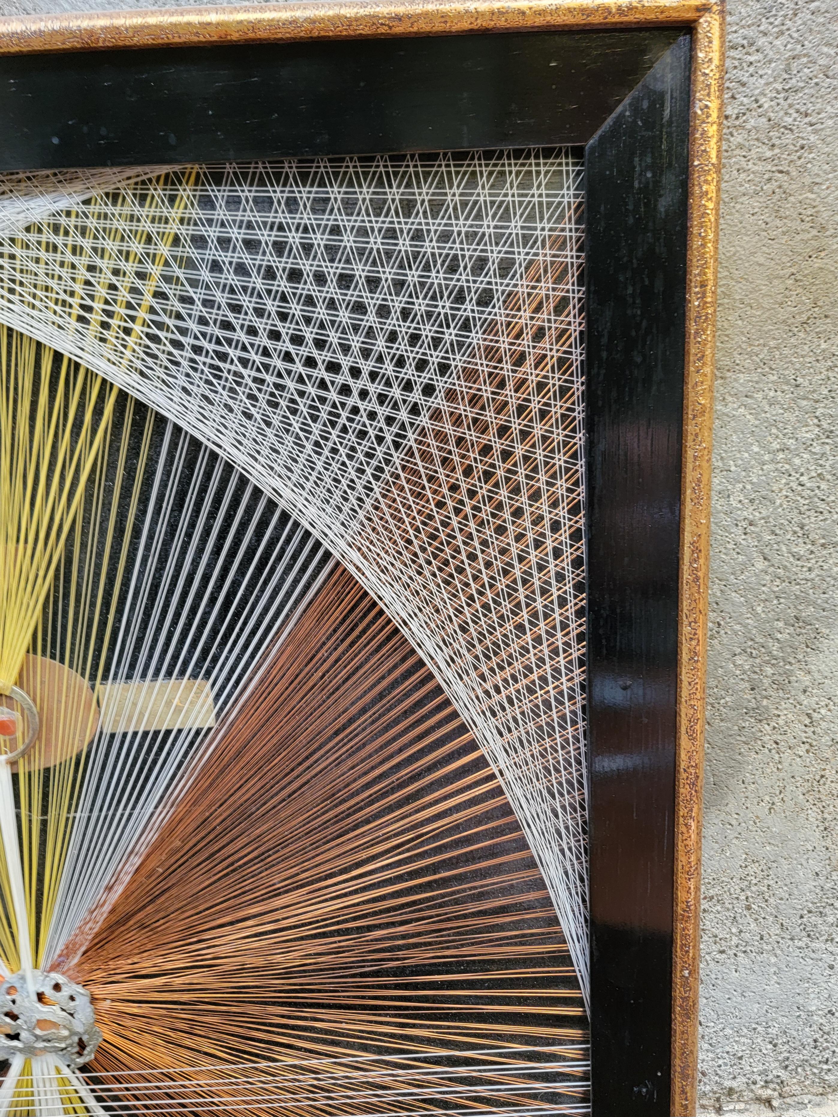 String Art Wanddekoration aus Kupfer und Messing, signiert im Angebot 2
