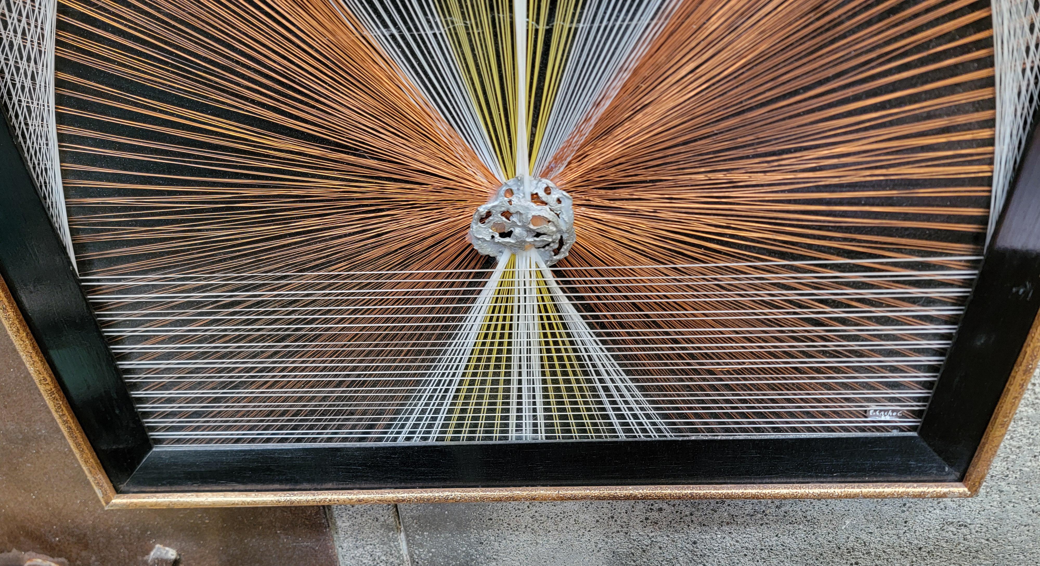 String Art Wanddekoration aus Kupfer und Messing, signiert im Angebot 3