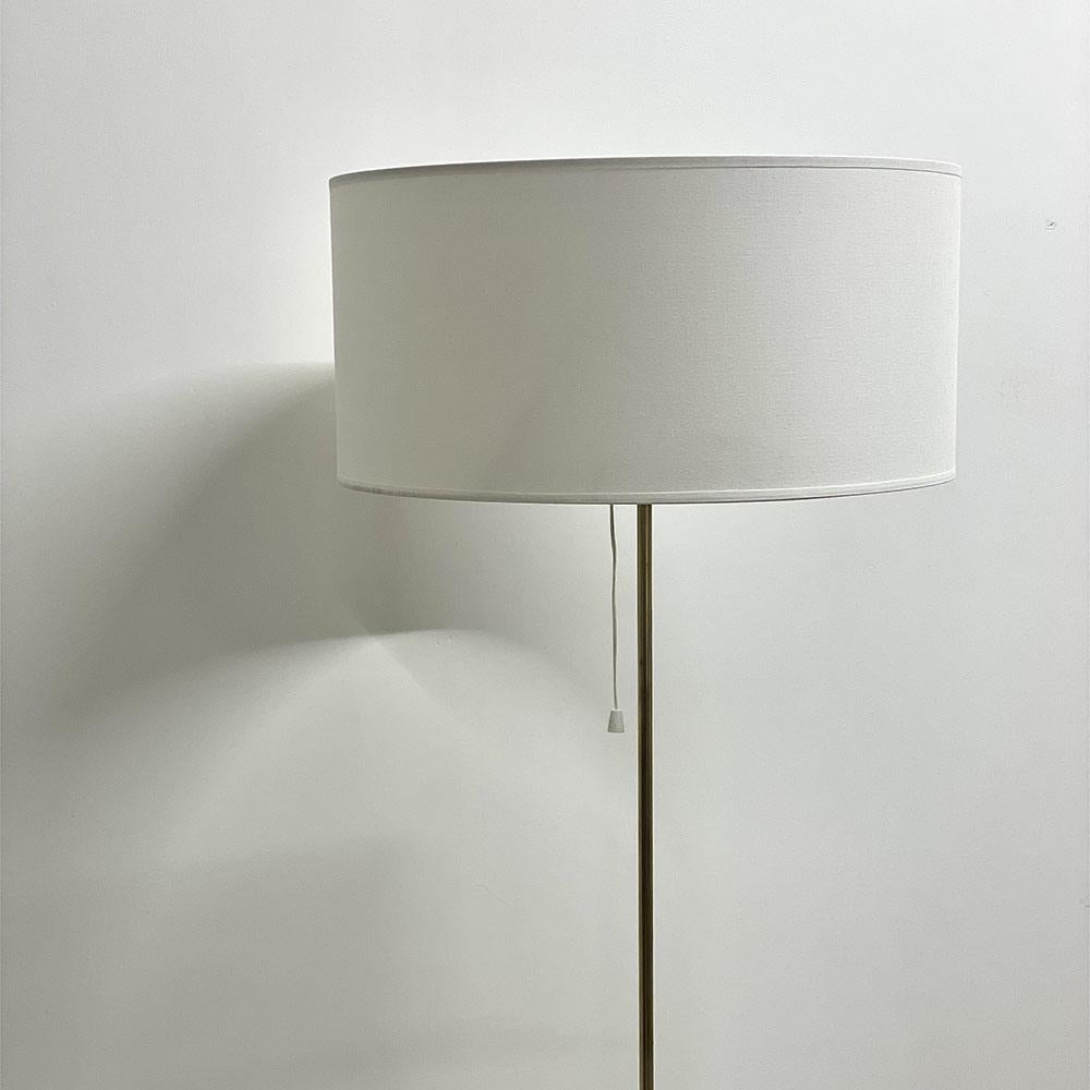 Stehlampe „String“ von Nils Strinning (Metall) im Angebot