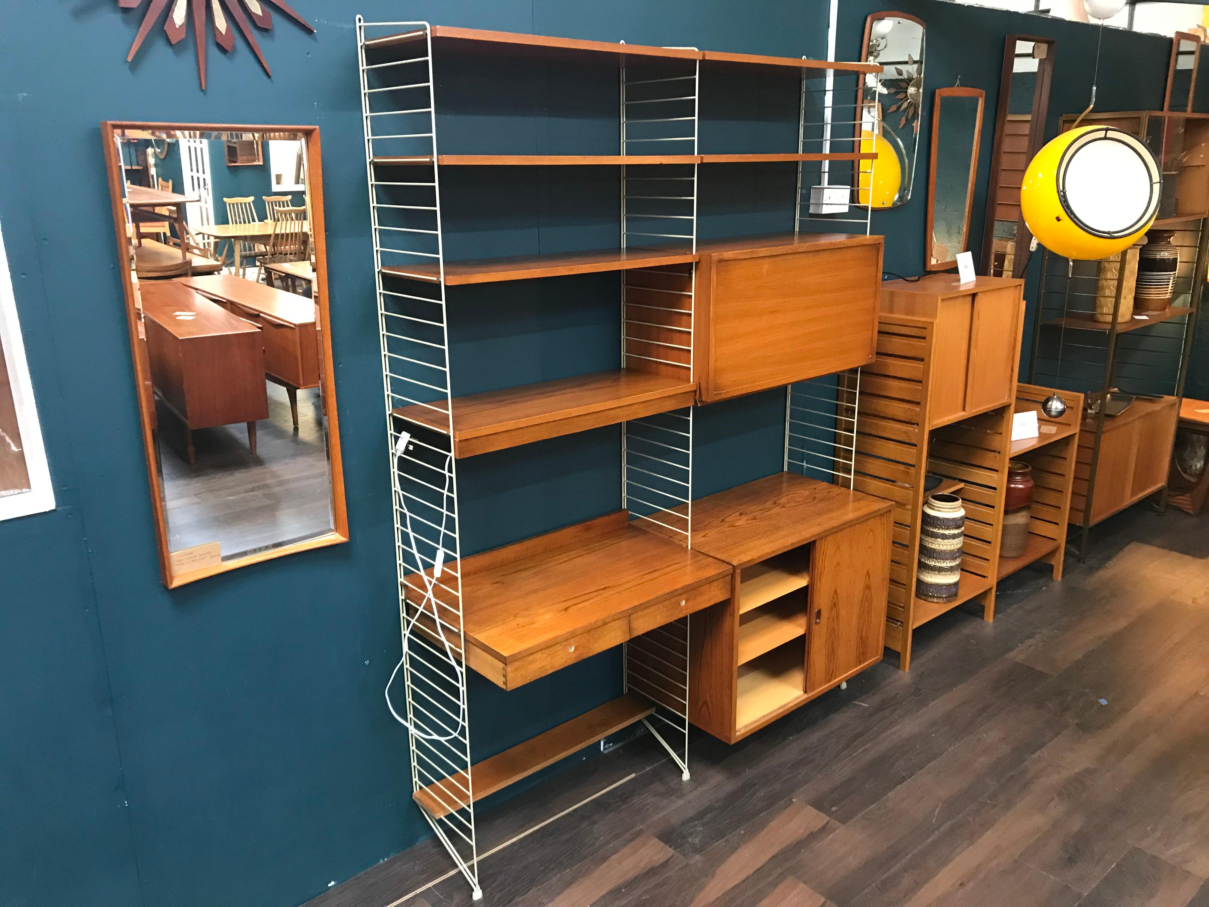 String Shelving System with Desk and Light by Nils Strinning, String Design AB In Good Condition For Sale In Glasgow, GB