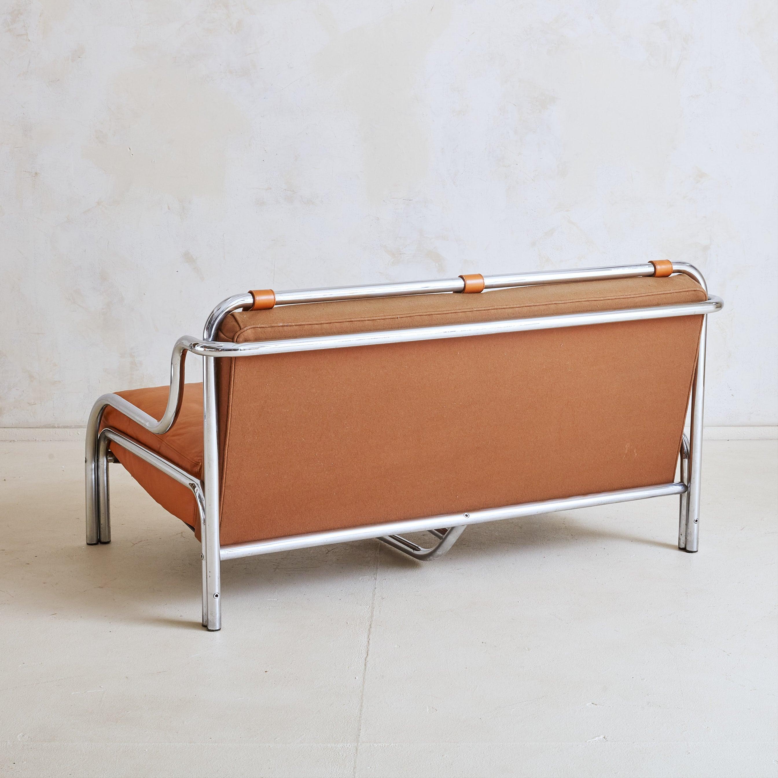 Moderne Loveseat Stringa cognac + chrome de Gae Aulenti pour Poltronova en vente