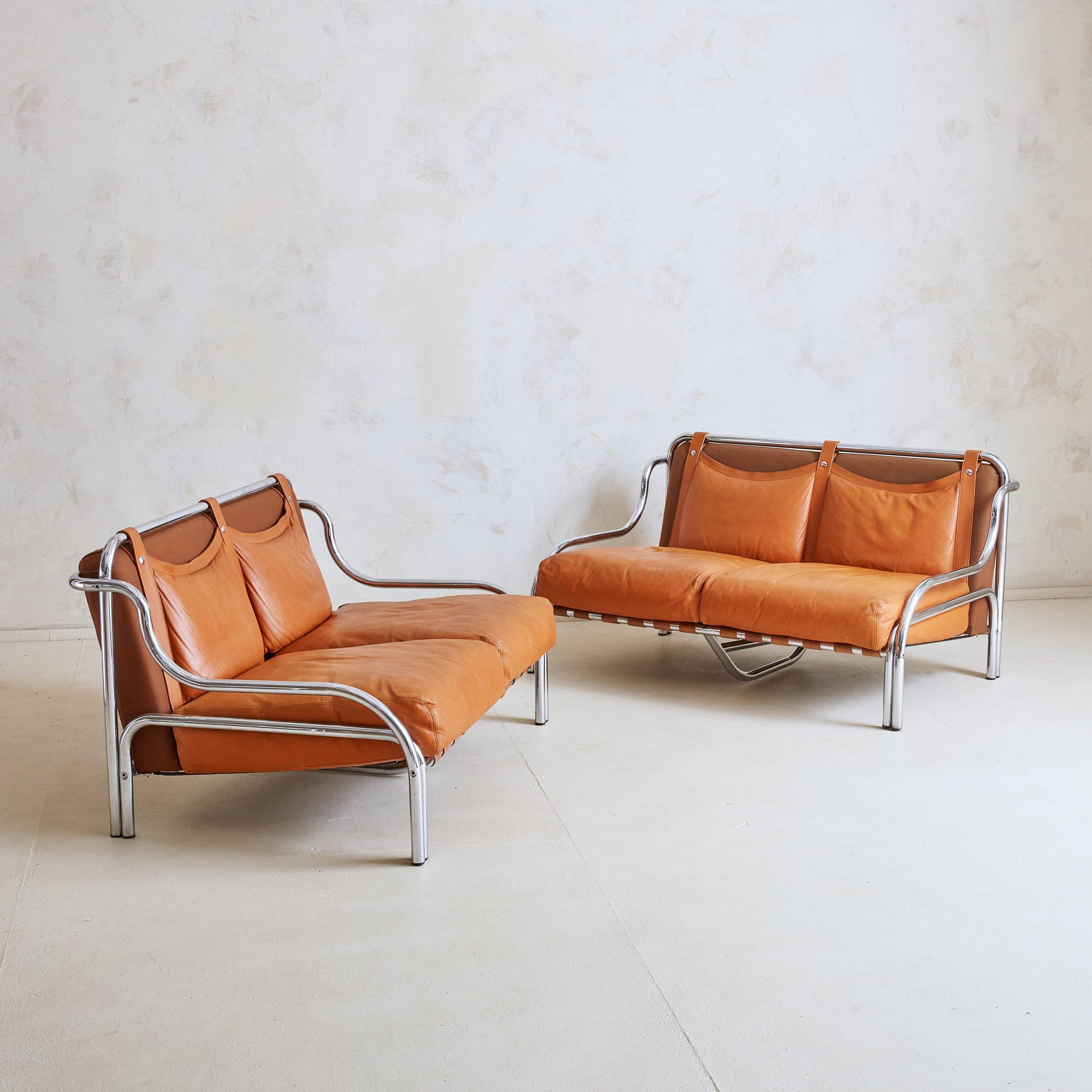 italien Loveseat Stringa cognac + chrome de Gae Aulenti pour Poltronova en vente