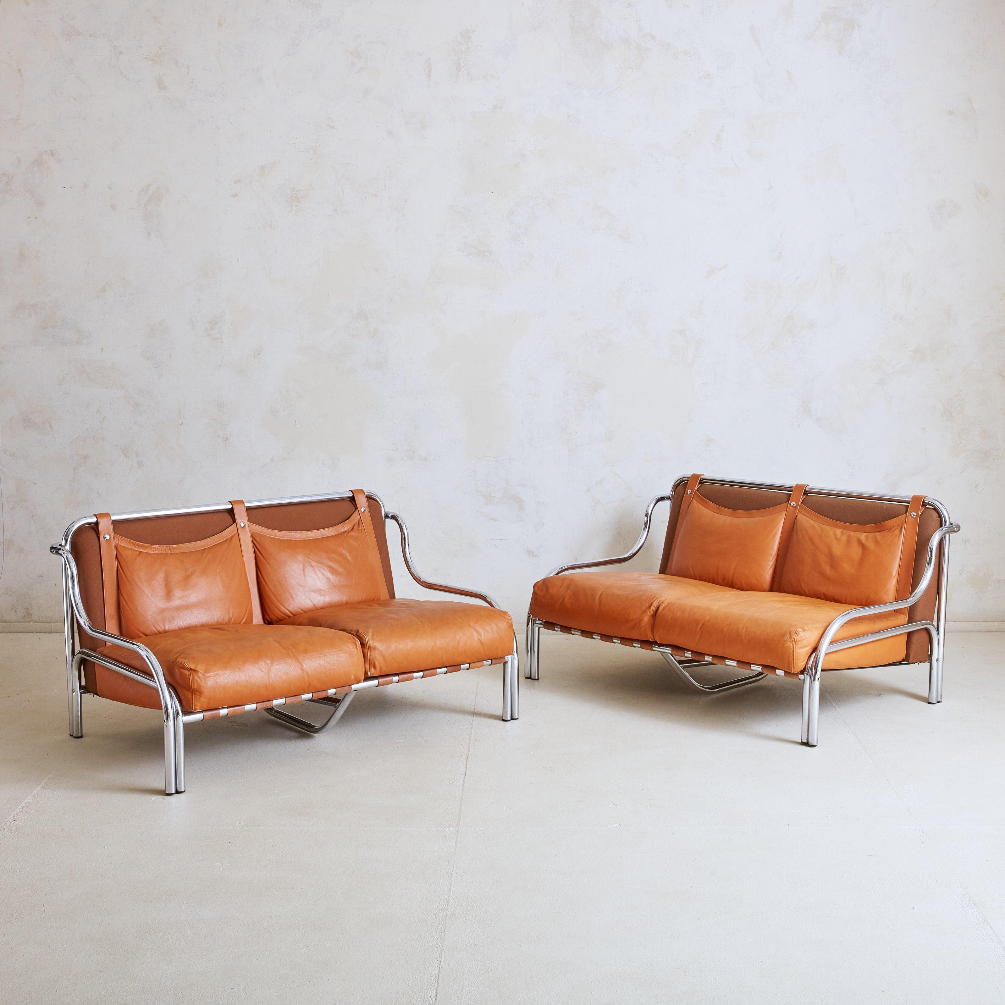 Loveseat Stringa cognac + chrome de Gae Aulenti pour Poltronova Excellent état - En vente à Chicago, IL