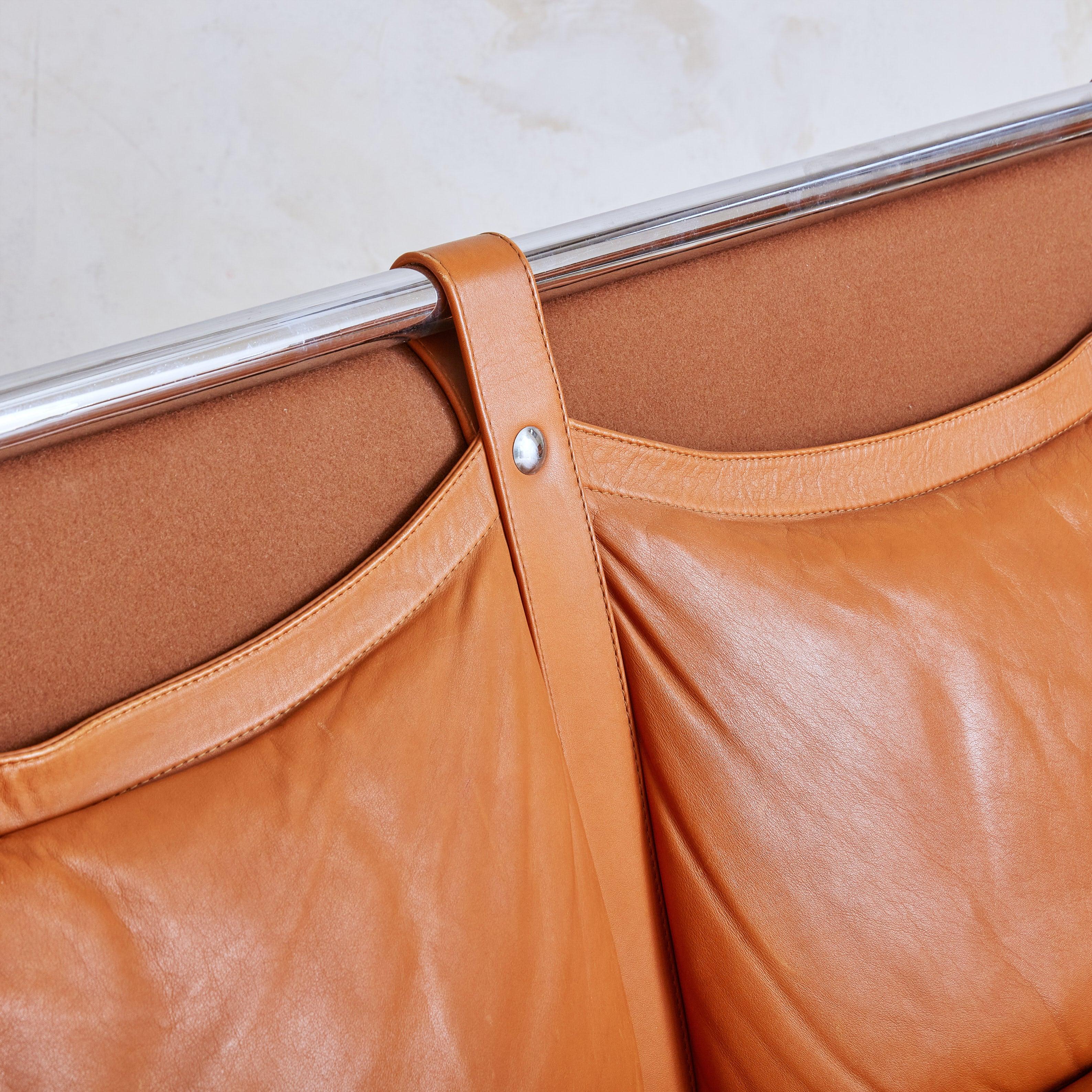 Cuir Loveseat Stringa cognac + chrome de Gae Aulenti pour Poltronova en vente