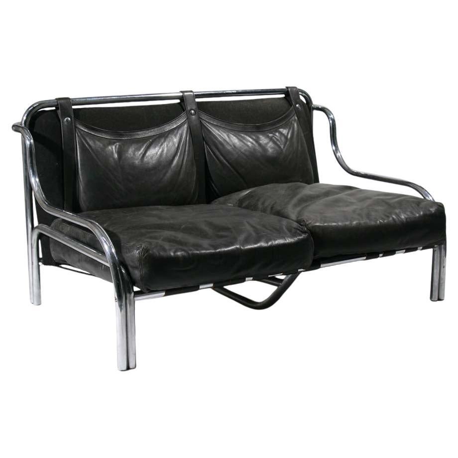 Stringa Two seater black leather upholstery sofa by Gae Aulenti For Sale
