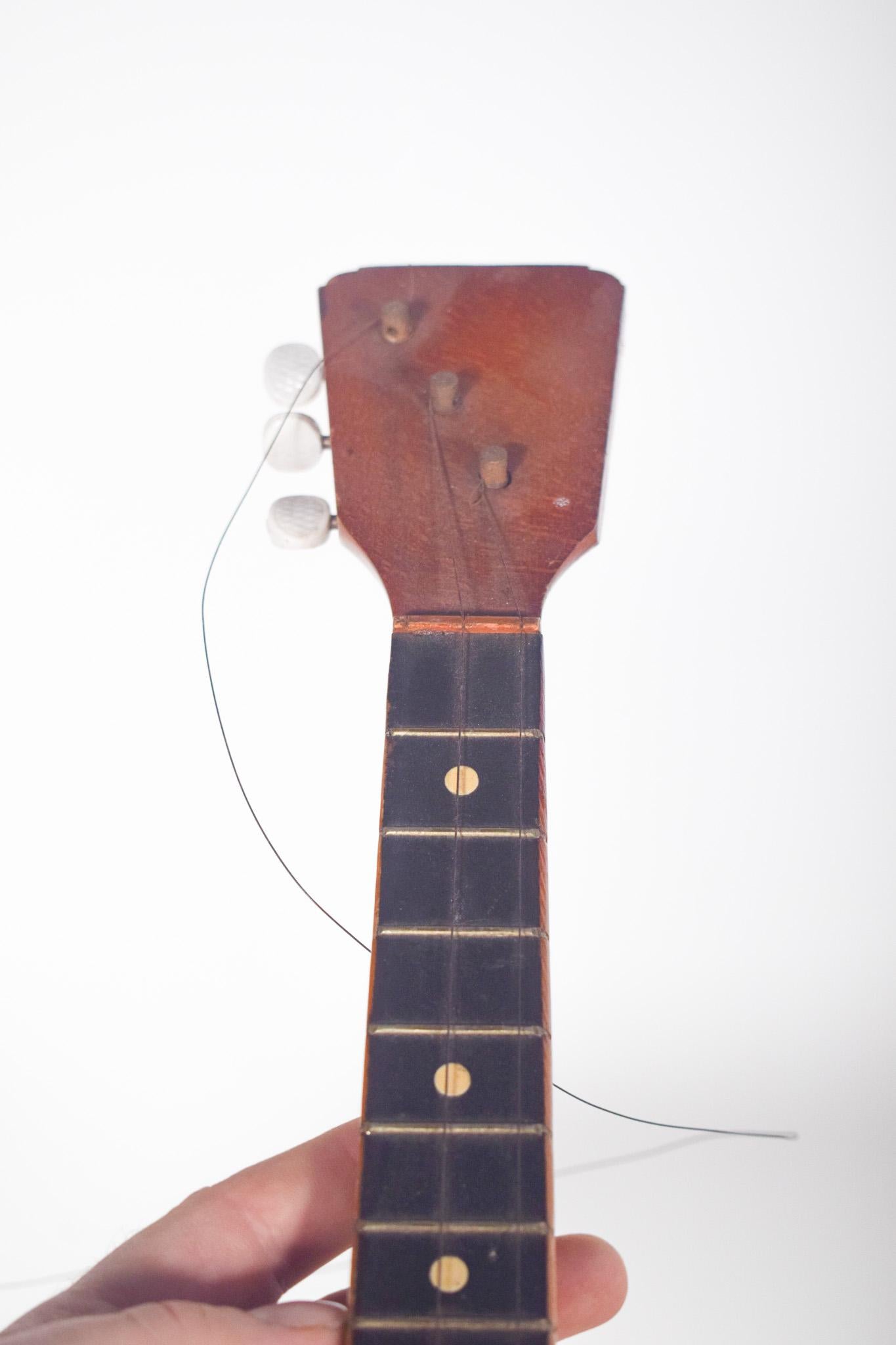Danois Instrument de musique à cordes Balalaika en vente