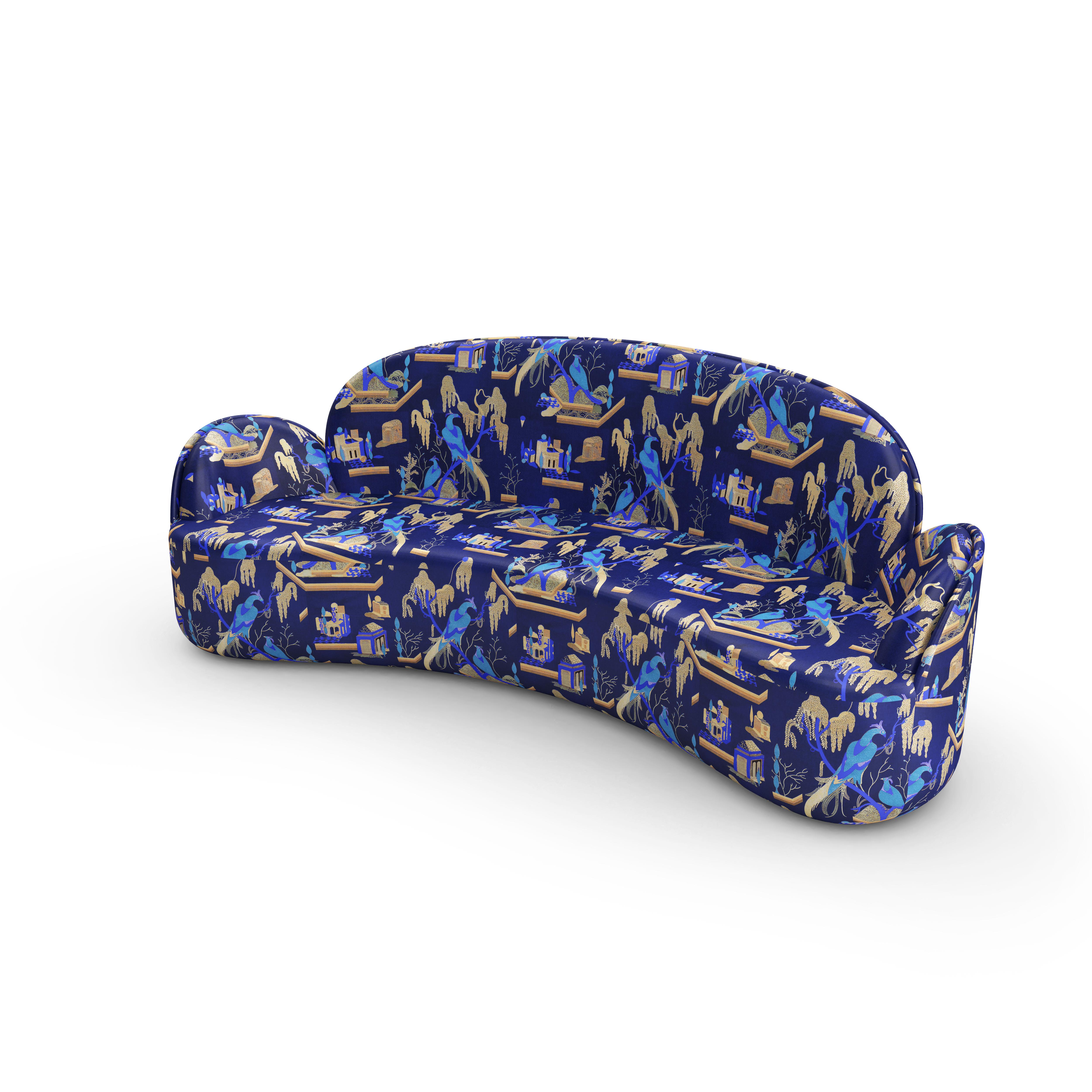 Das 3-Sitzer-Sofa Strings mit Plüschstoff Blue Dedar von Nika Zupanc ist ein elegantes und ergonomisch perfektes Dreisitzer-Sofa mit herrlichen Rundungen. Er ist mit dem plüschigen schwarz-rosa Jacquard-Stoff This Must Be The Place von Dedar Milano