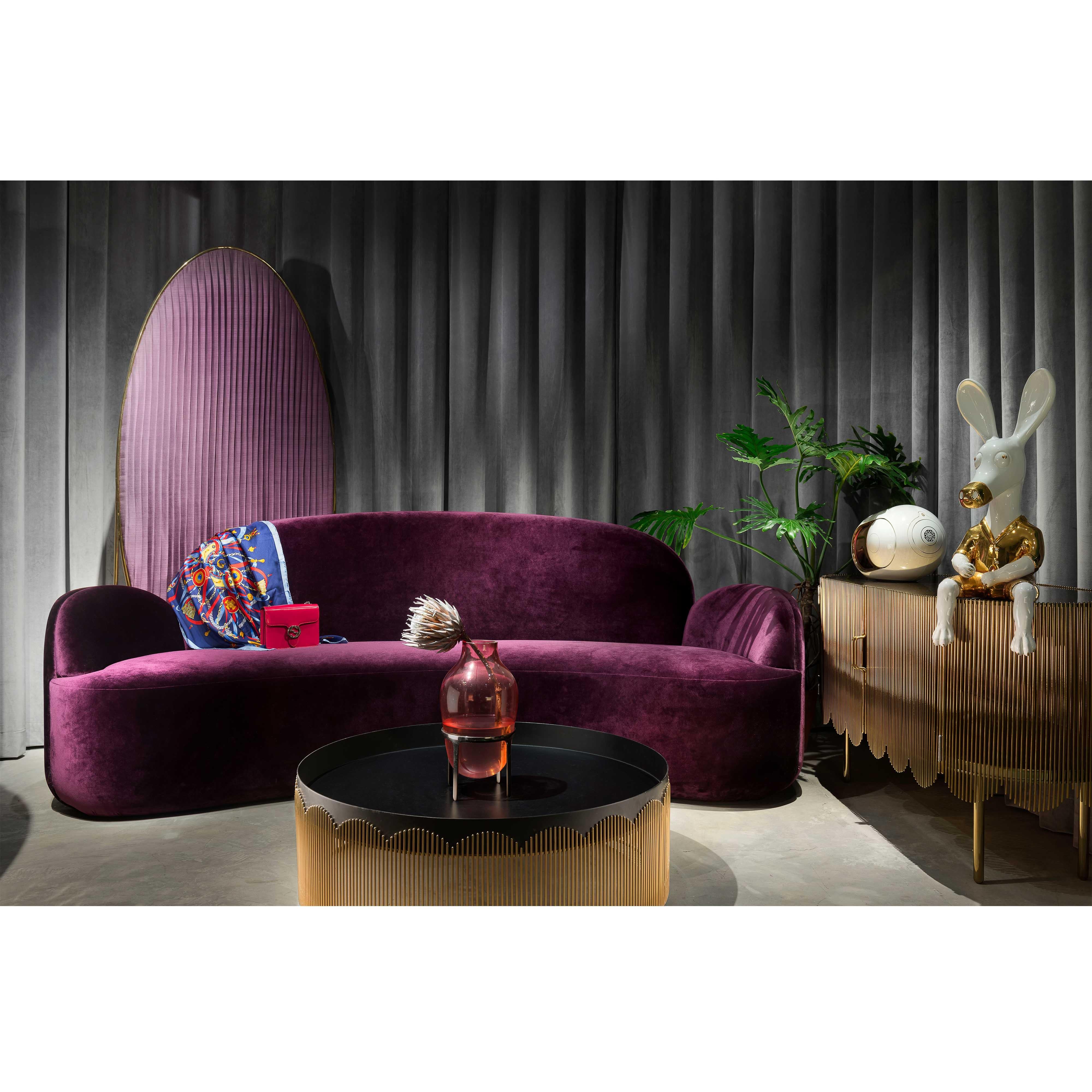 Strings 3-Sitz-Sofa mit plüschig-lila lila Samt von Nika Zupanc im Angebot 1