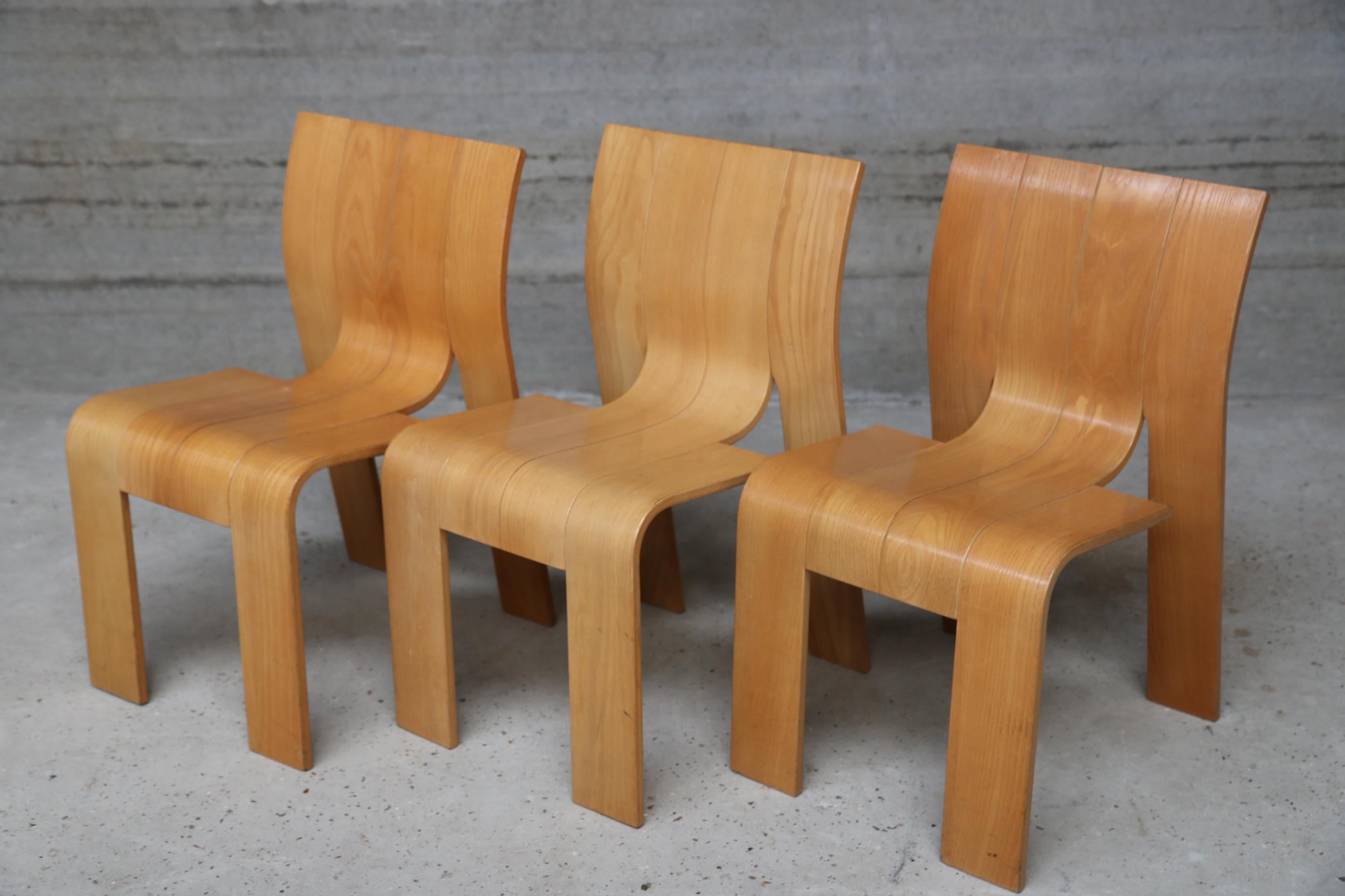 Strip chair design Gijs Bakker for Castellijn, 1974 Dutch
Laminated beech wood stackable chair. A chair without armrests. The chair is in an excellent vintage condition. Each chair is made of four strips of 11cm wide beechwood and. These strips are