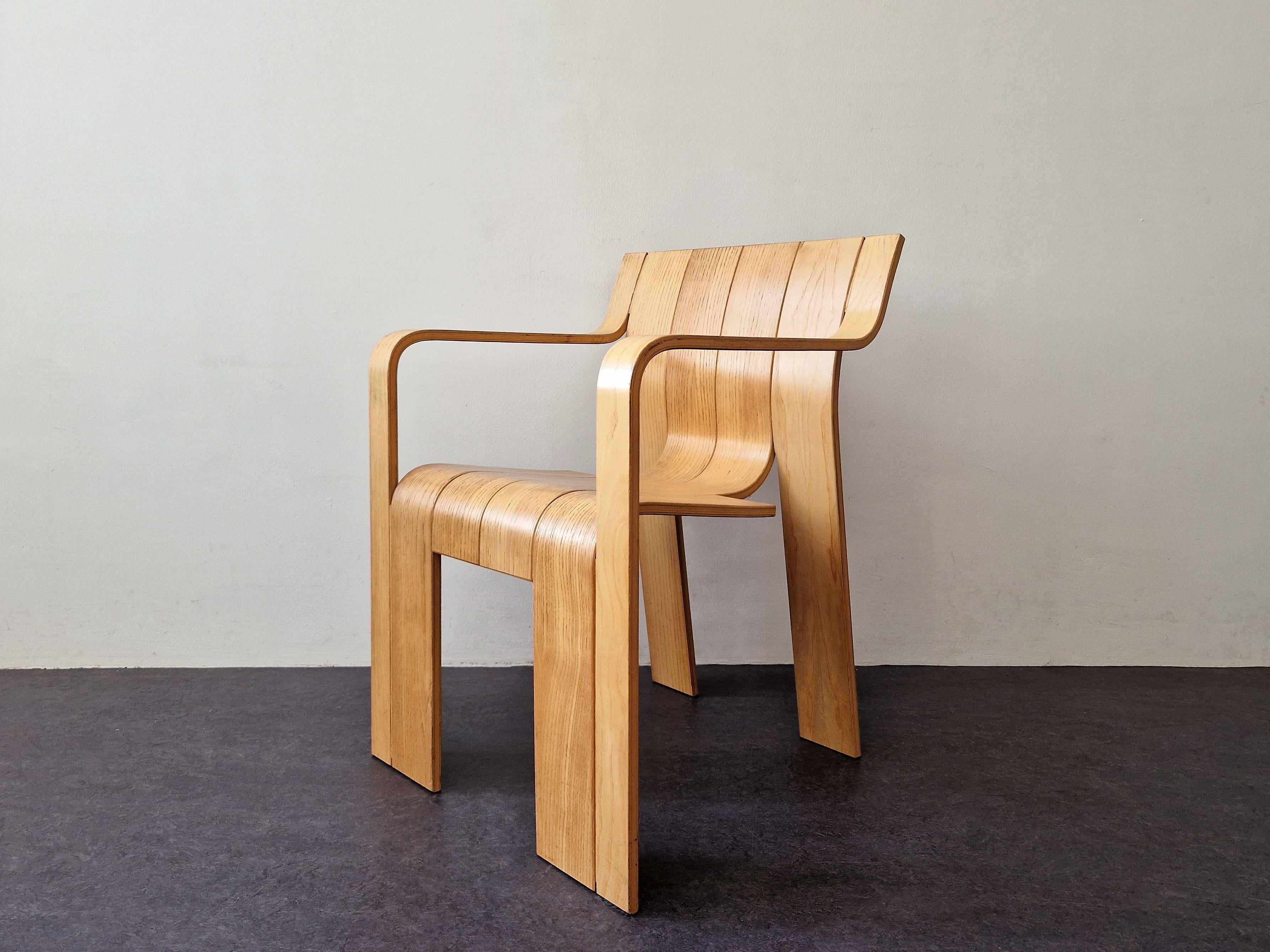 An iconic chair; the 'Strip chair', designed by the famous Dutch designer Gijs Bakker for Castelijn. It was released in 1974. This chair is the more rare version with armrests, only a limited amount have been produced. It is made out of 8 bended