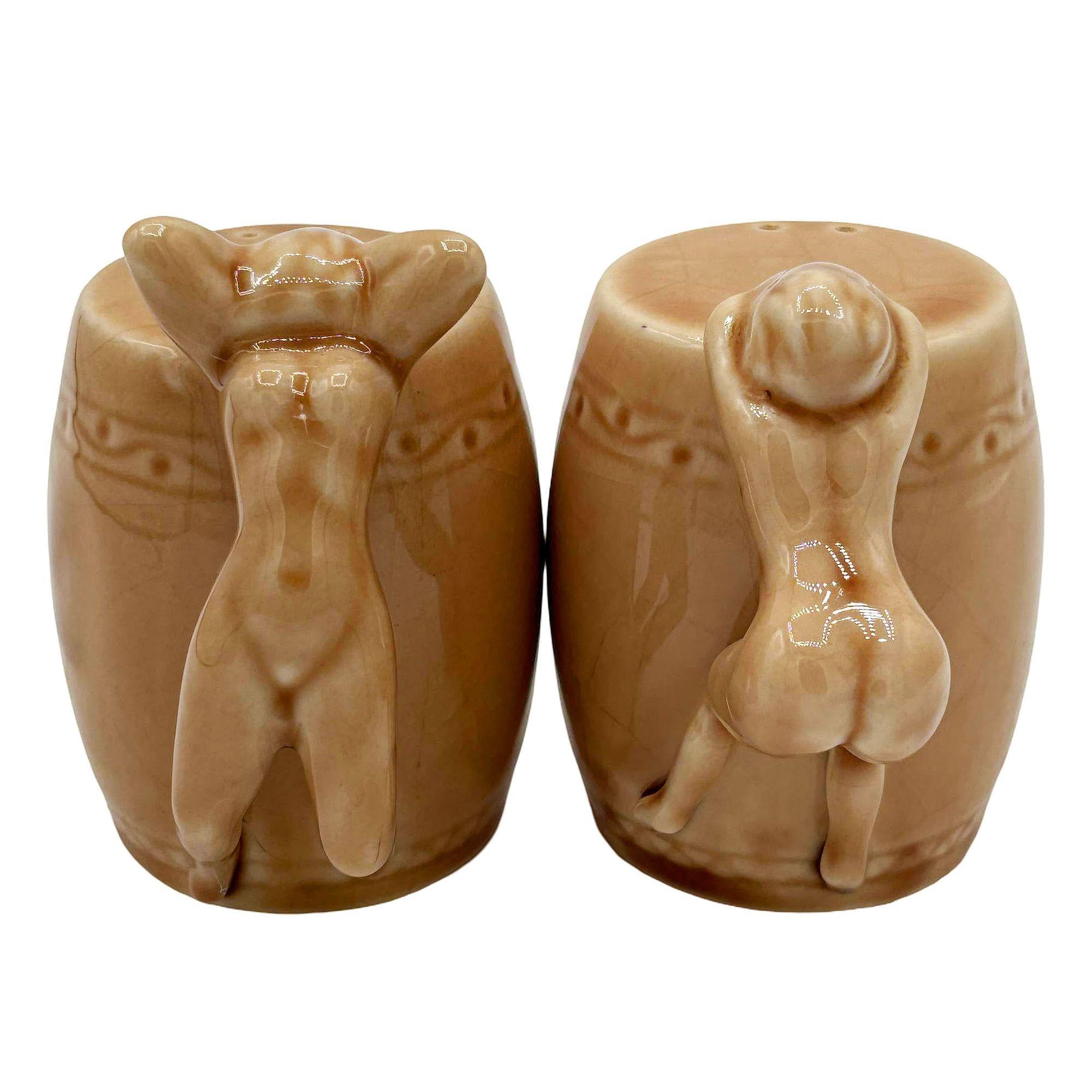 Salero y Pimentero de Cerámica Strip Tease- Eye Appeal by Dorothy Kindell Estadounidense en venta