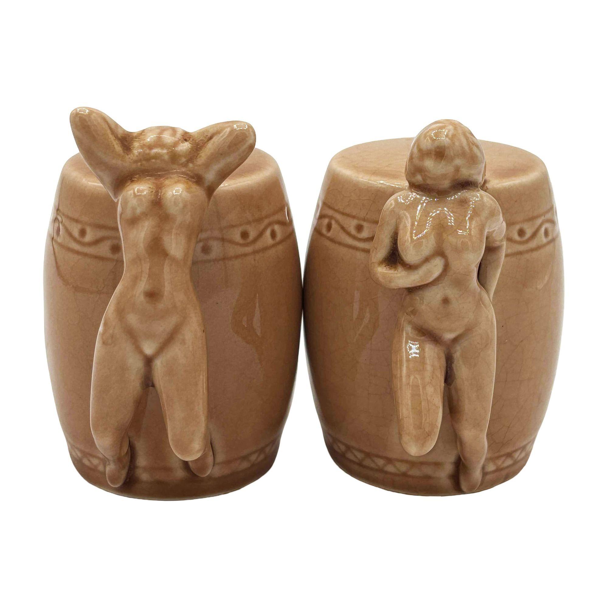 Américain Strip Tease- Eye Appeal Ceramic Barware Salt & Pepper Shaker by Dorothy Kindell en vente