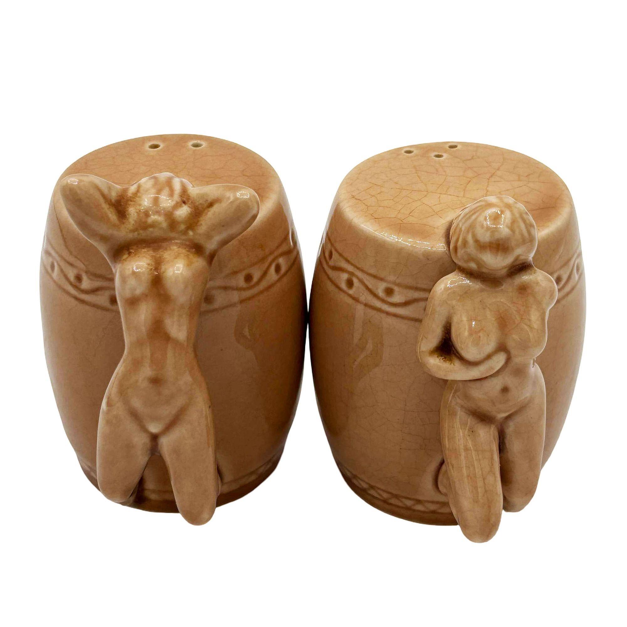 Strip Tease- Eye Appeal Ceramic Barware Salt & Pepper Shaker by Dorothy Kindell Excellent état - En vente à Van Nuys, CA