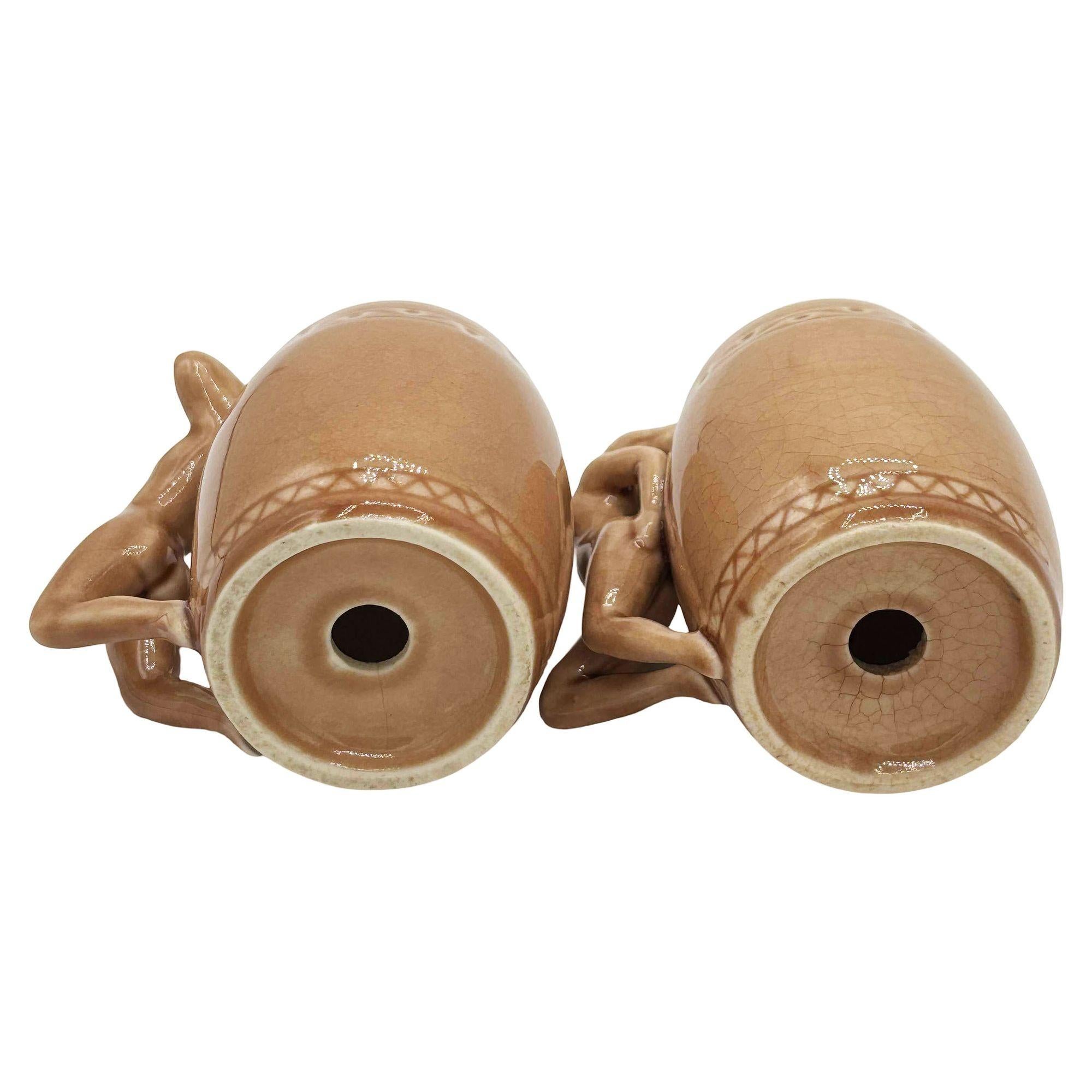 Milieu du XXe siècle Strip Tease- Eye Appeal Ceramic Barware Salt & Pepper Shaker by Dorothy Kindell en vente