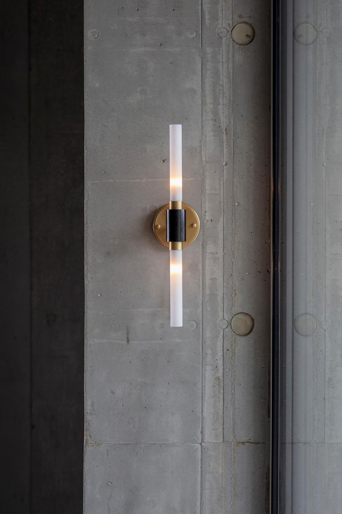 XXI secolo e contemporaneo Lampada da parete a striscia di Square in Circle in vendita