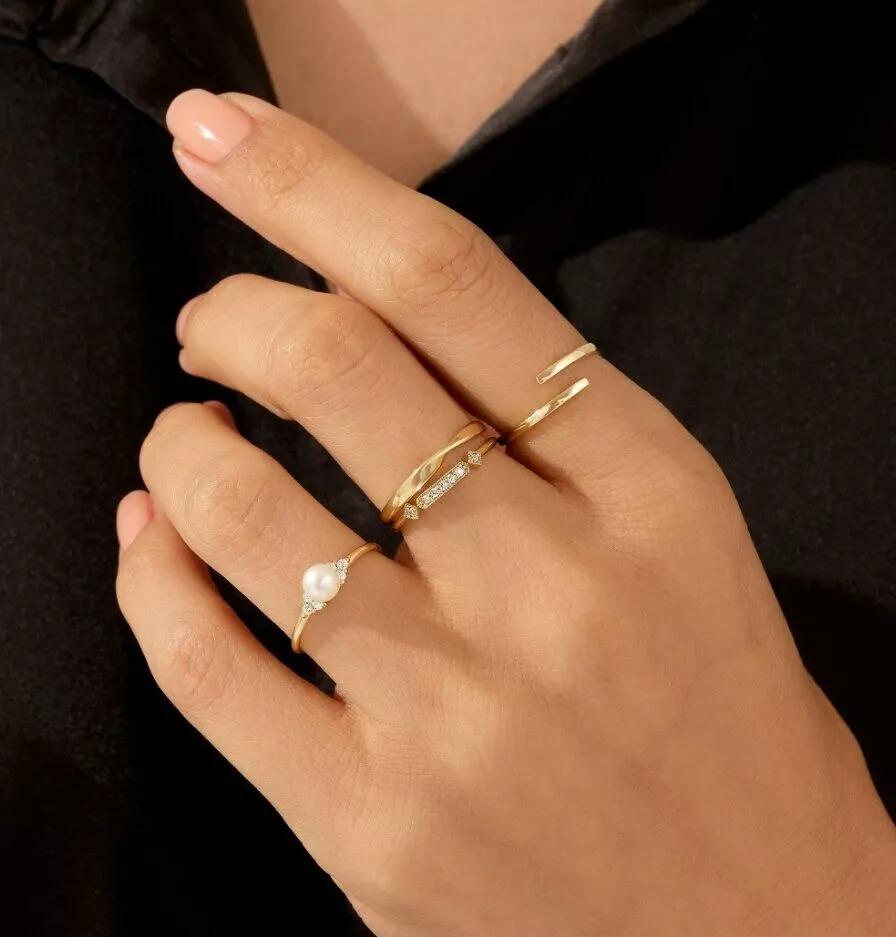Art Déco Fascia nuziale a striscia in oro massiccio 14K Anello semplice e minimalista da donna Regalo di Natale. in vendita