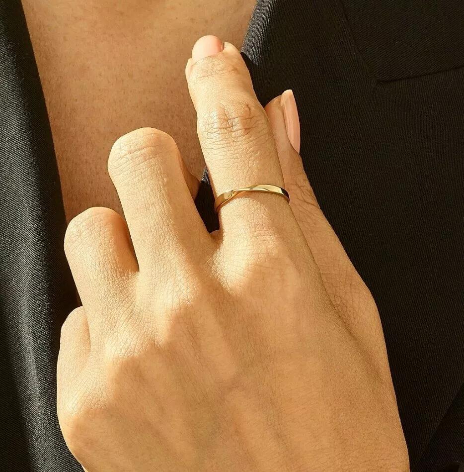 Fascia nuziale a striscia in oro massiccio 14K Anello semplice e minimalista da donna Regalo di Natale. In condizioni Nuovo in vendita a Chicago, IL