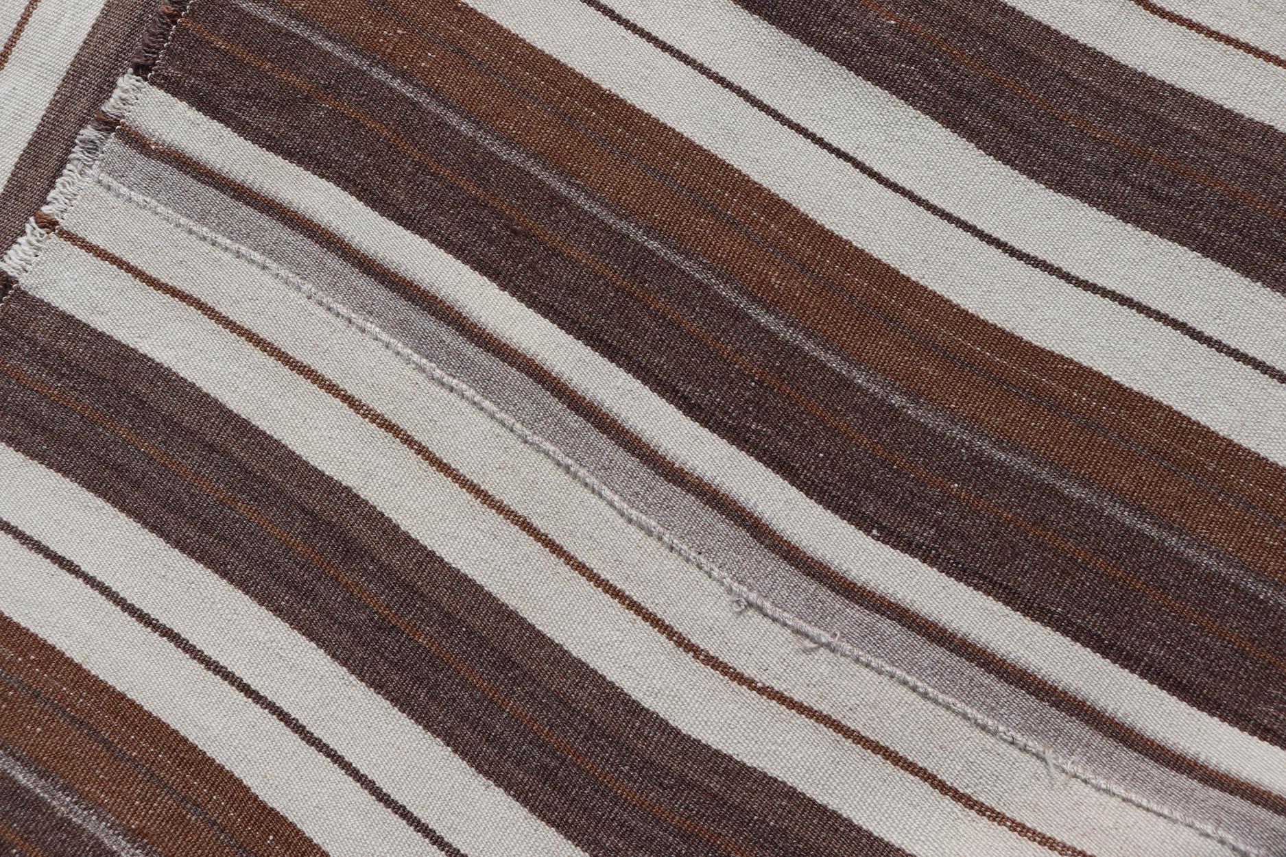 Türkischer Vintage-Flachgewebe-Teppich im Streifendesign in Braun, Cognac, Elfenbein und Grau im Angebot 3