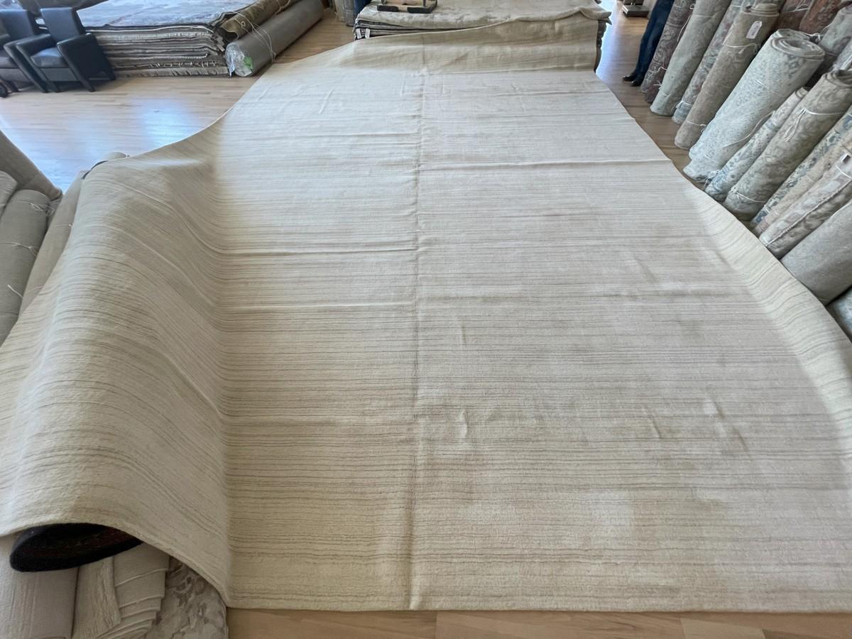 Stripe Plain Beige Design-Teppich mit Streifen (Indisch) im Angebot