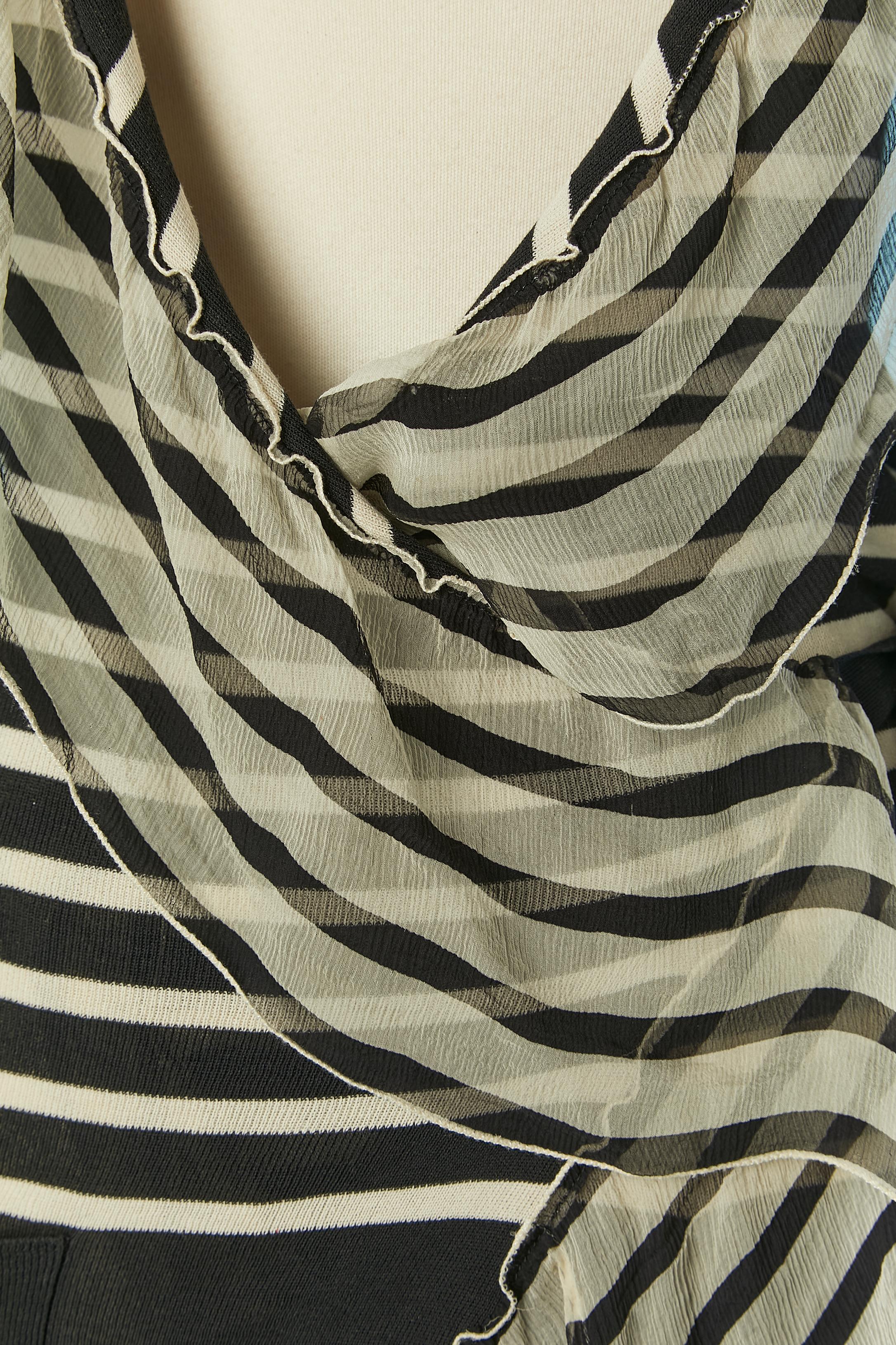 Striped and wrapped dress with silk chiffon ruffle edge. 
Knit Fabric composition: 100% cotton. The waist measure  is adjustable. 
Pocket on both side.
SIZE S 