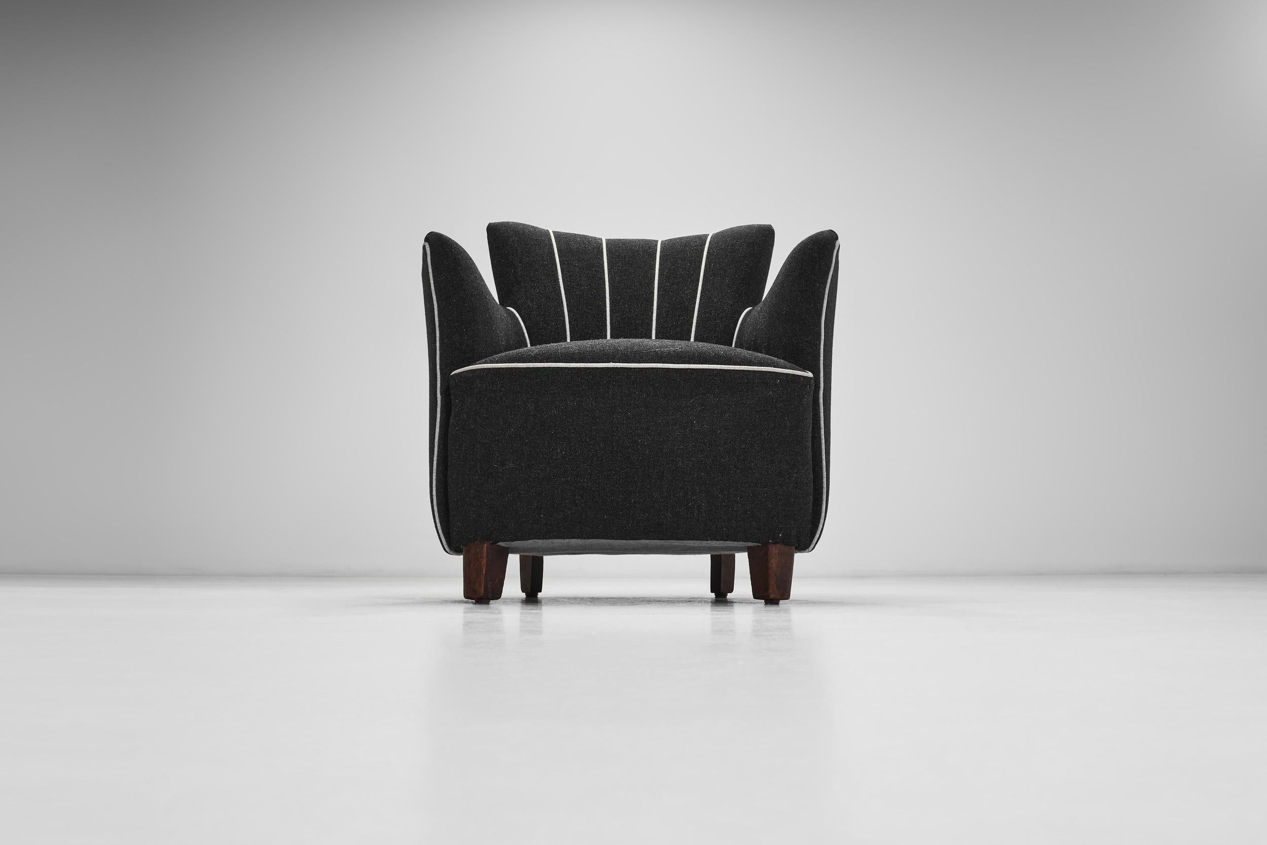 Striped Black Armchair, Europe 20th Century For Sale 9