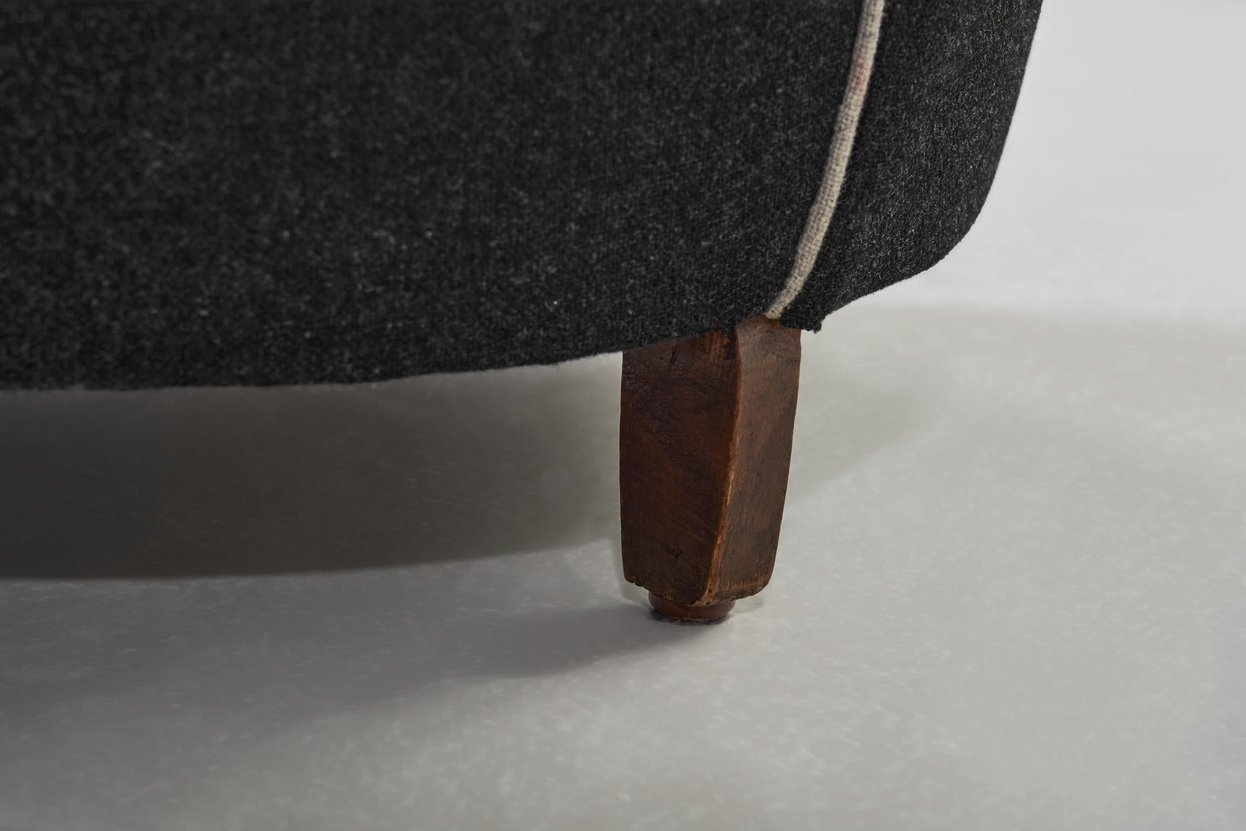 Striped Black Armchair, Europe 20th Century For Sale 11
