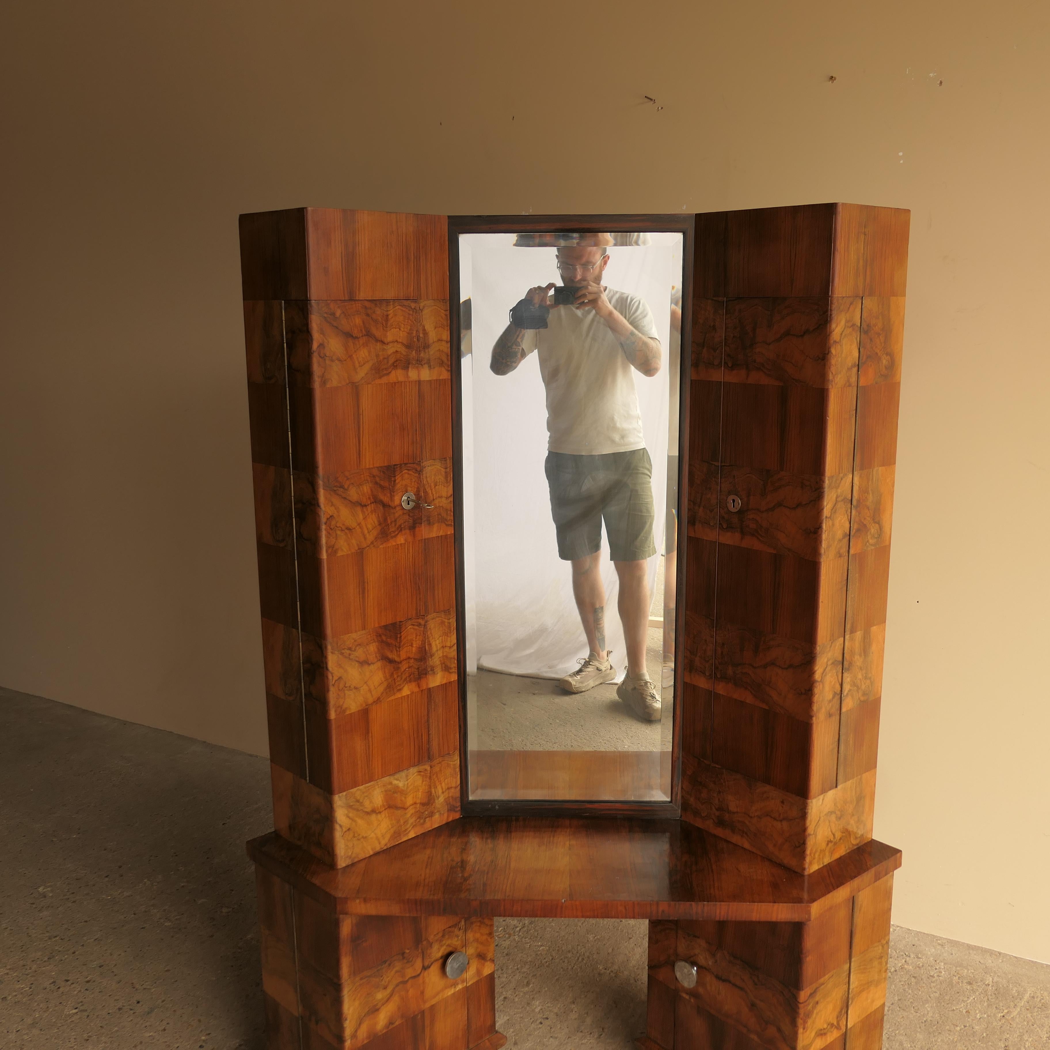Tocador de burl rayado en venta 11