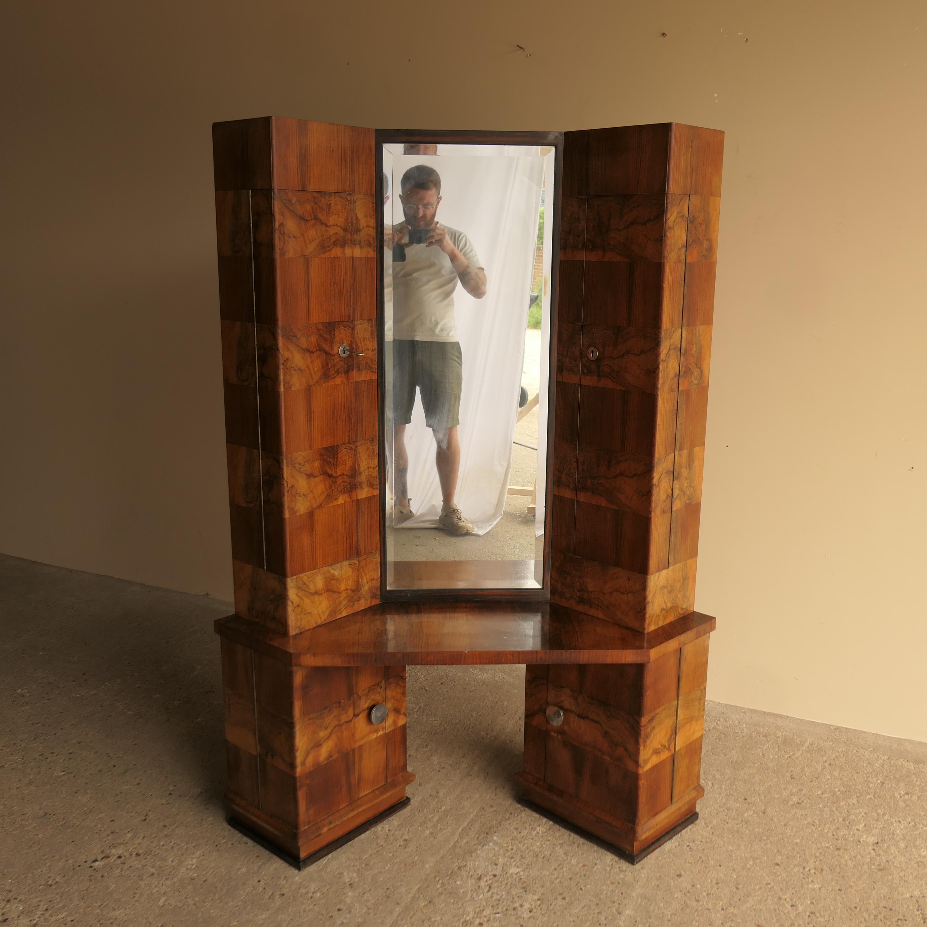 Tocador de burl rayado en venta 12