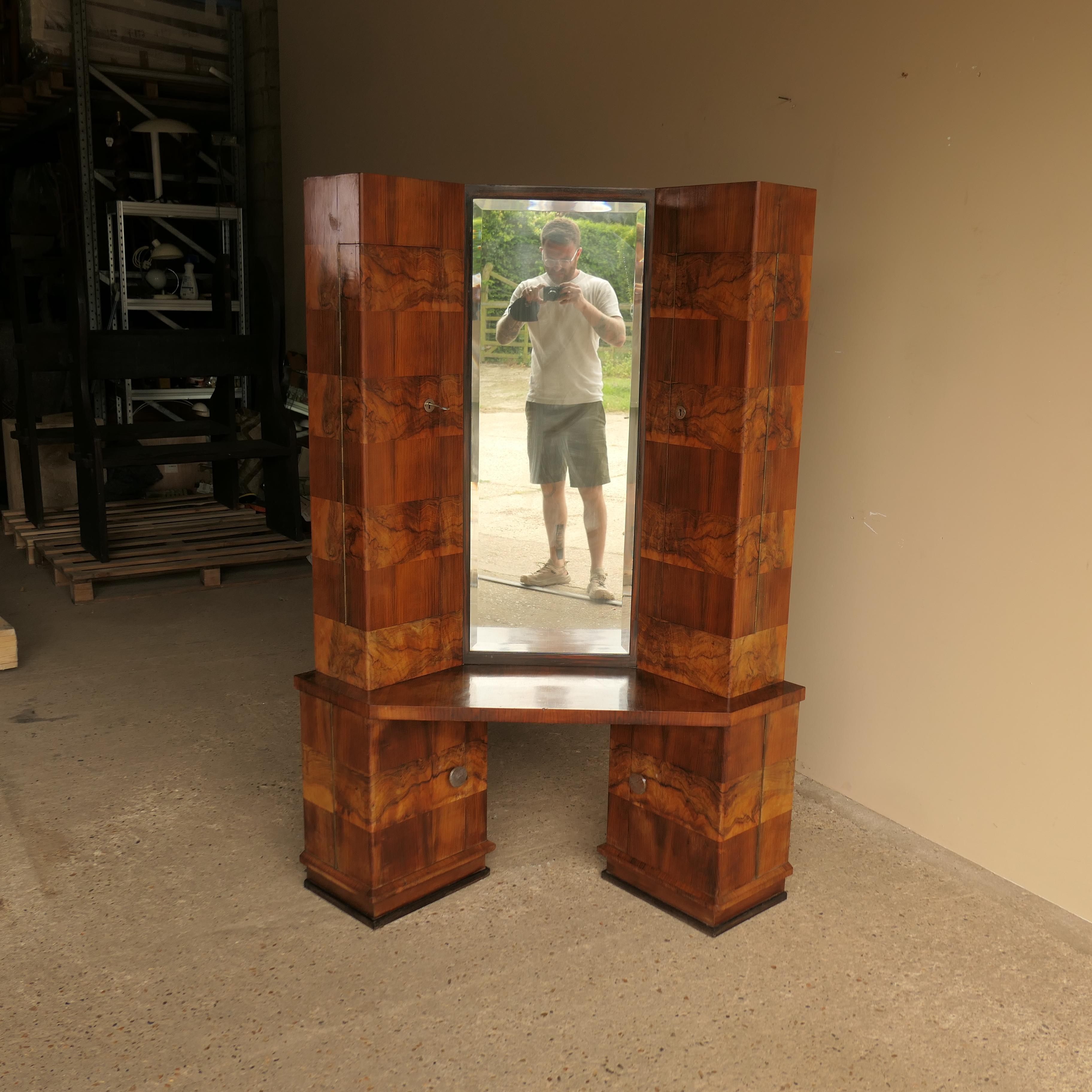 Tocador de burl rayado en venta 13