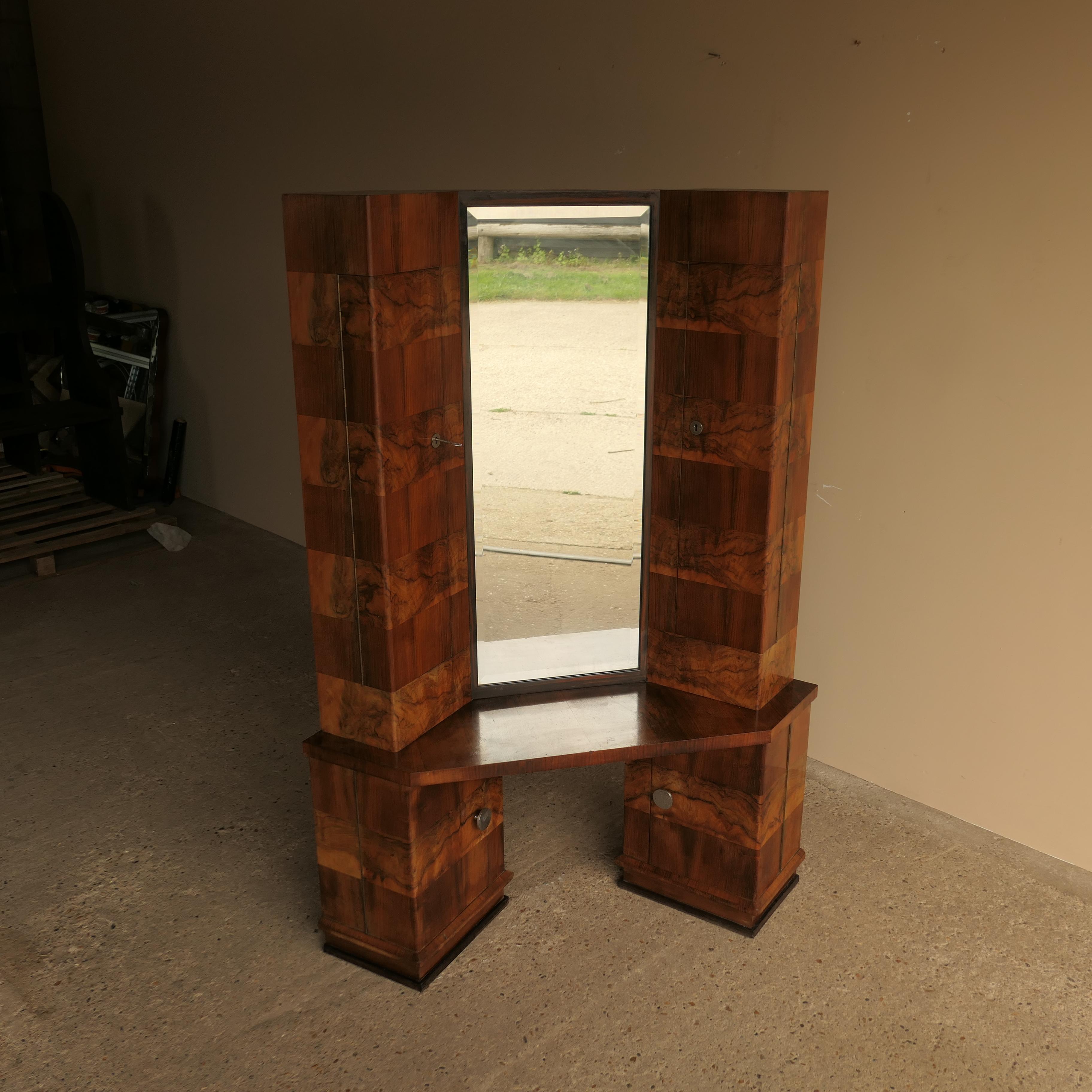 Tocador de burl rayado en venta 14