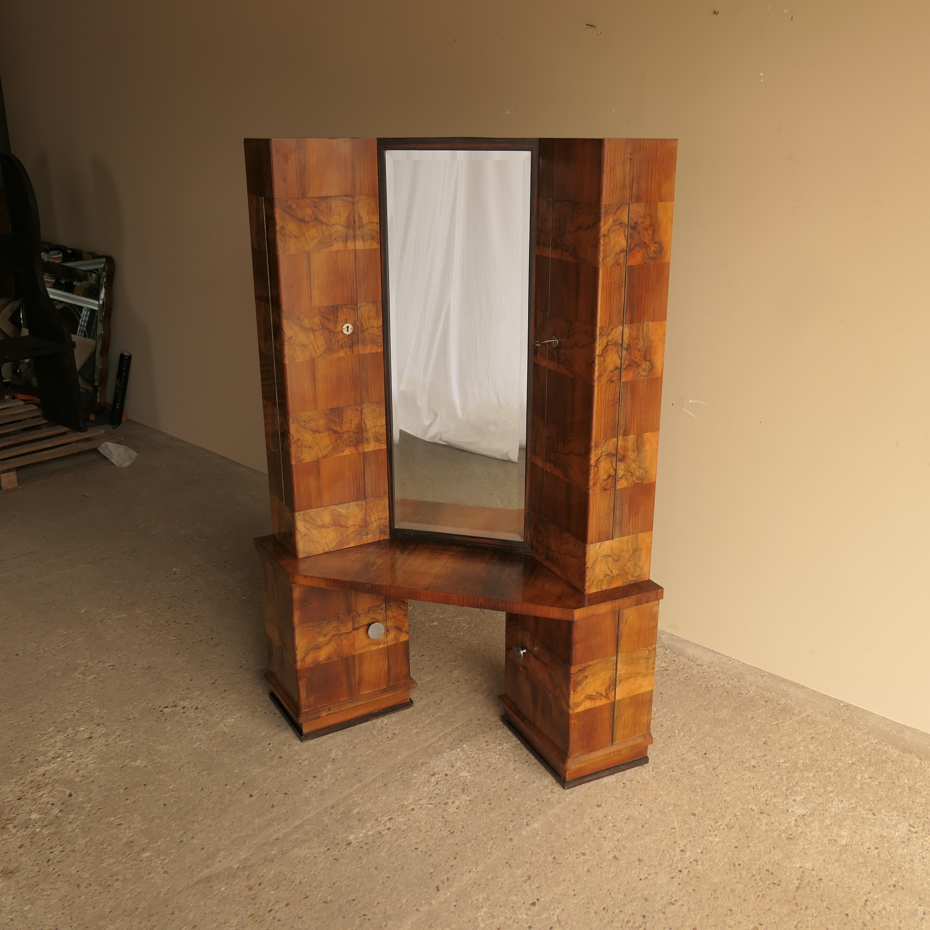 Tocador de burl rayado Italiano en venta