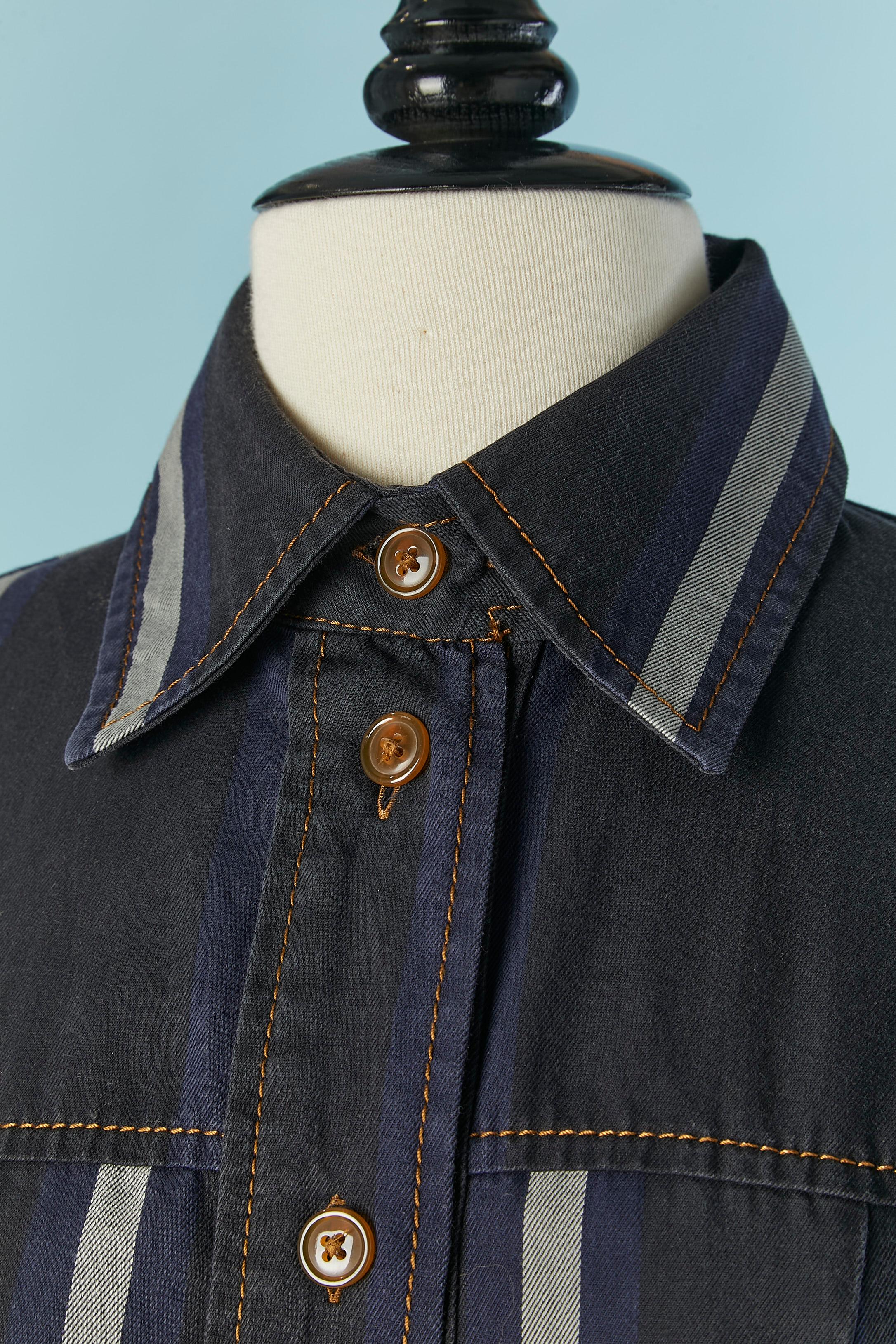 Striped cotton shirt dress . Button and buttonhole closure on the middle front  and on cuffs.
SIZE 42 (It) 38 (Fr) M 