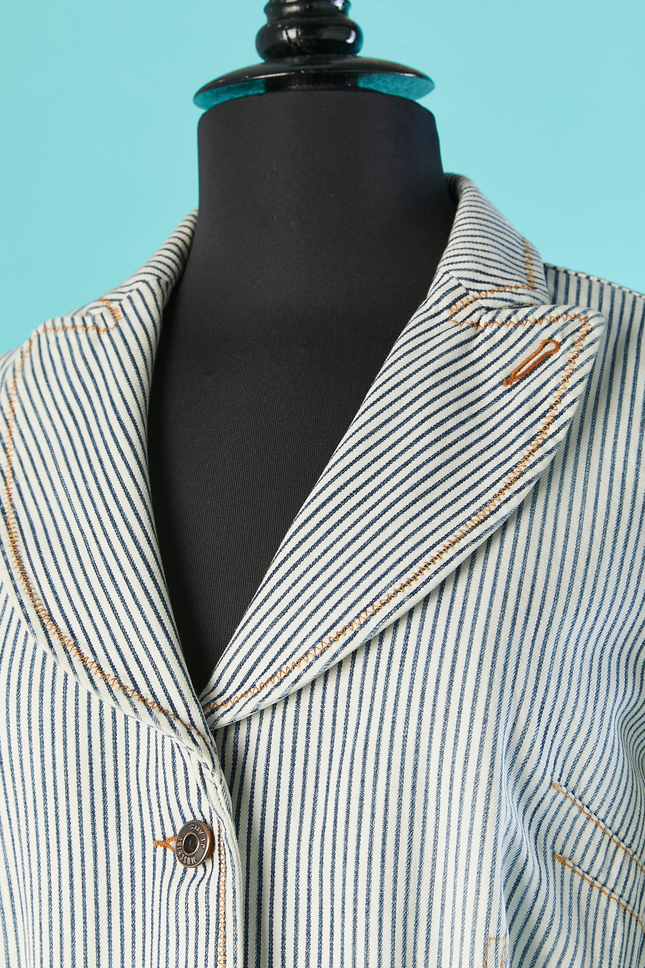 Striped cotton single-breasted jacket. Branded buttons in the middle front. Top-stitched. 
SIZE 42 (It) 8 (US) 