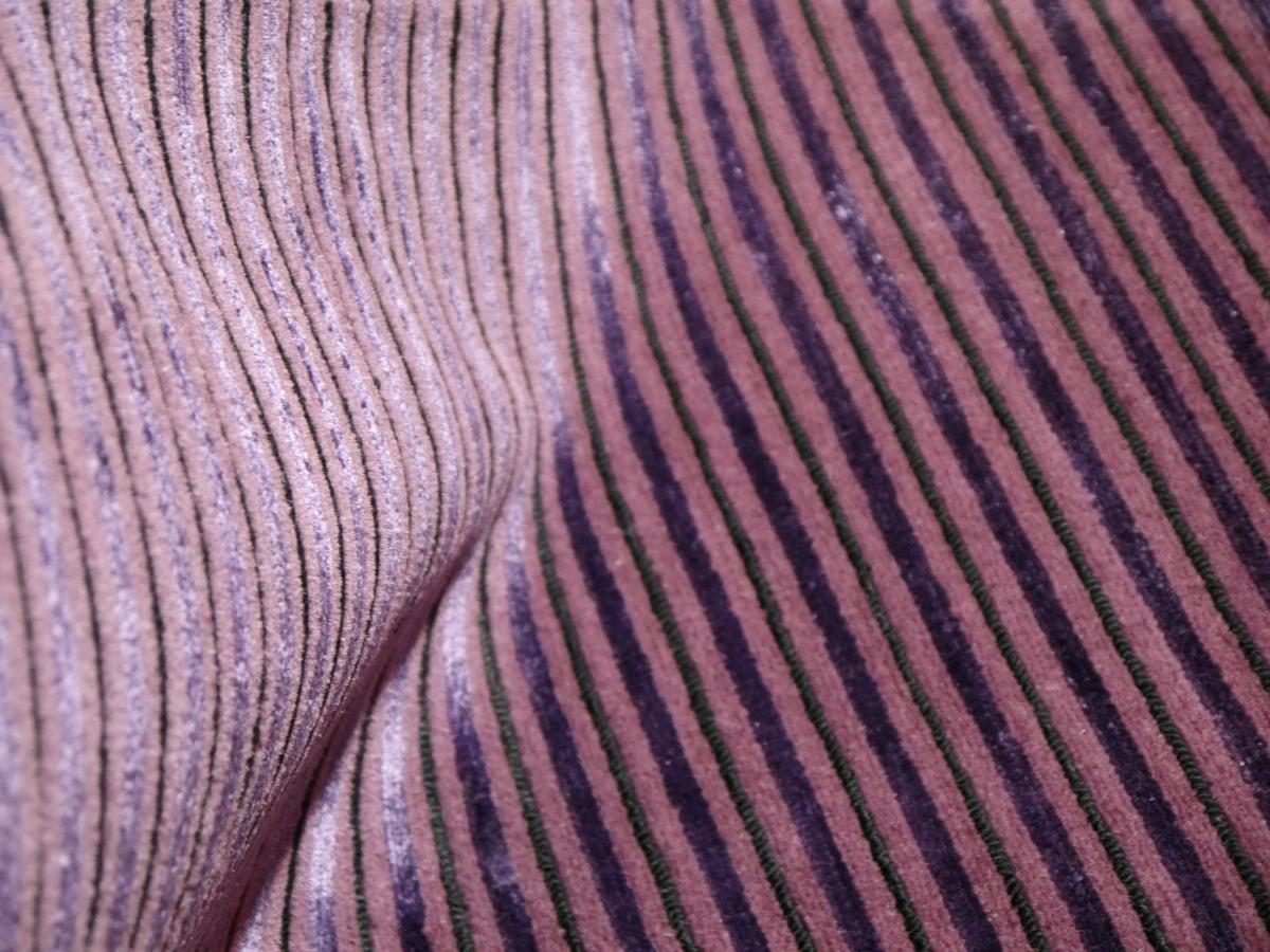Gestreifter Teppich mit Schleifenschliff von Djoharian Design Moderne zeitgenössische Kunst Handgeknüpft (Wolle) im Angebot