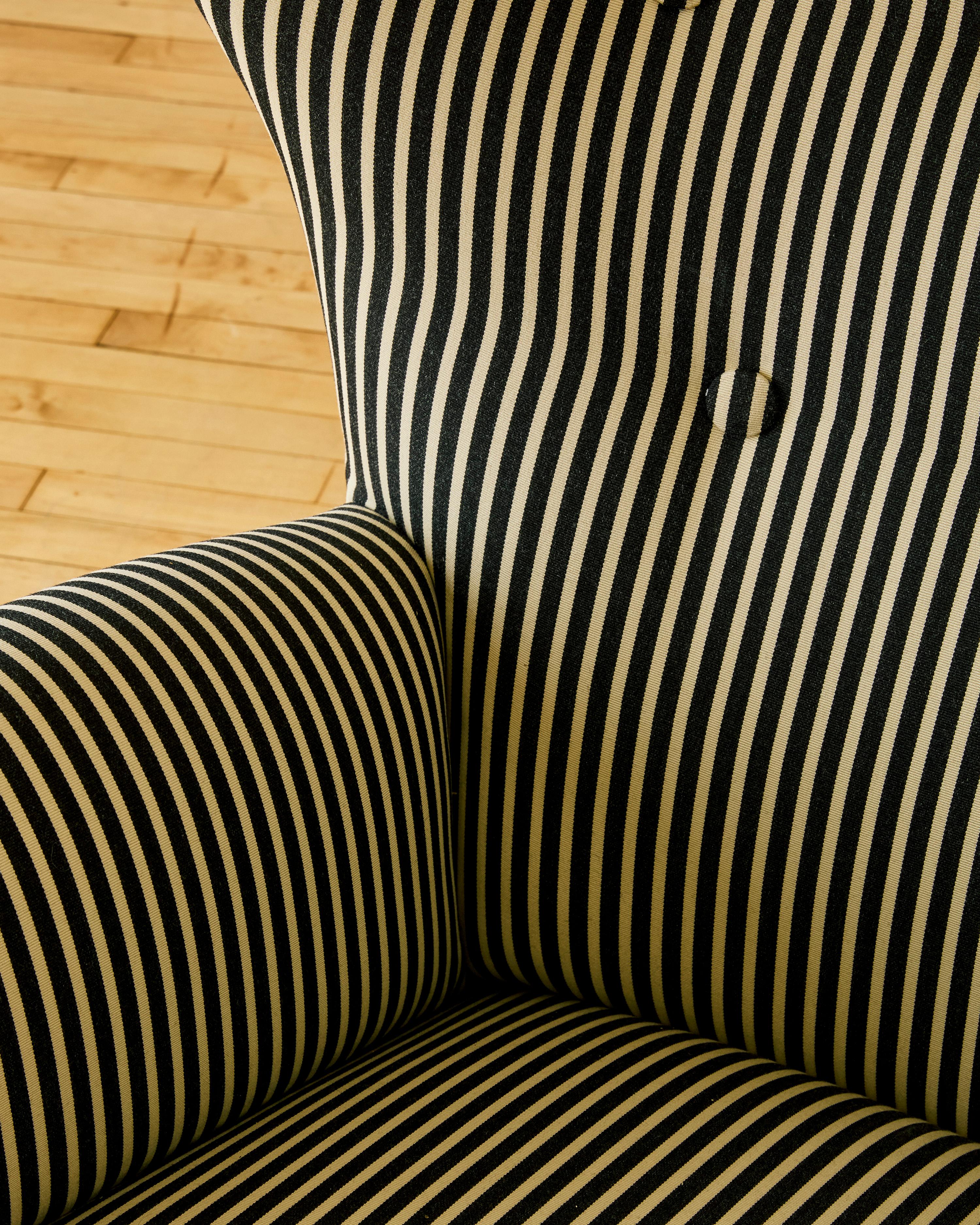 Sillón danés a rayas Attr. a Flemming Lassen Tela en venta