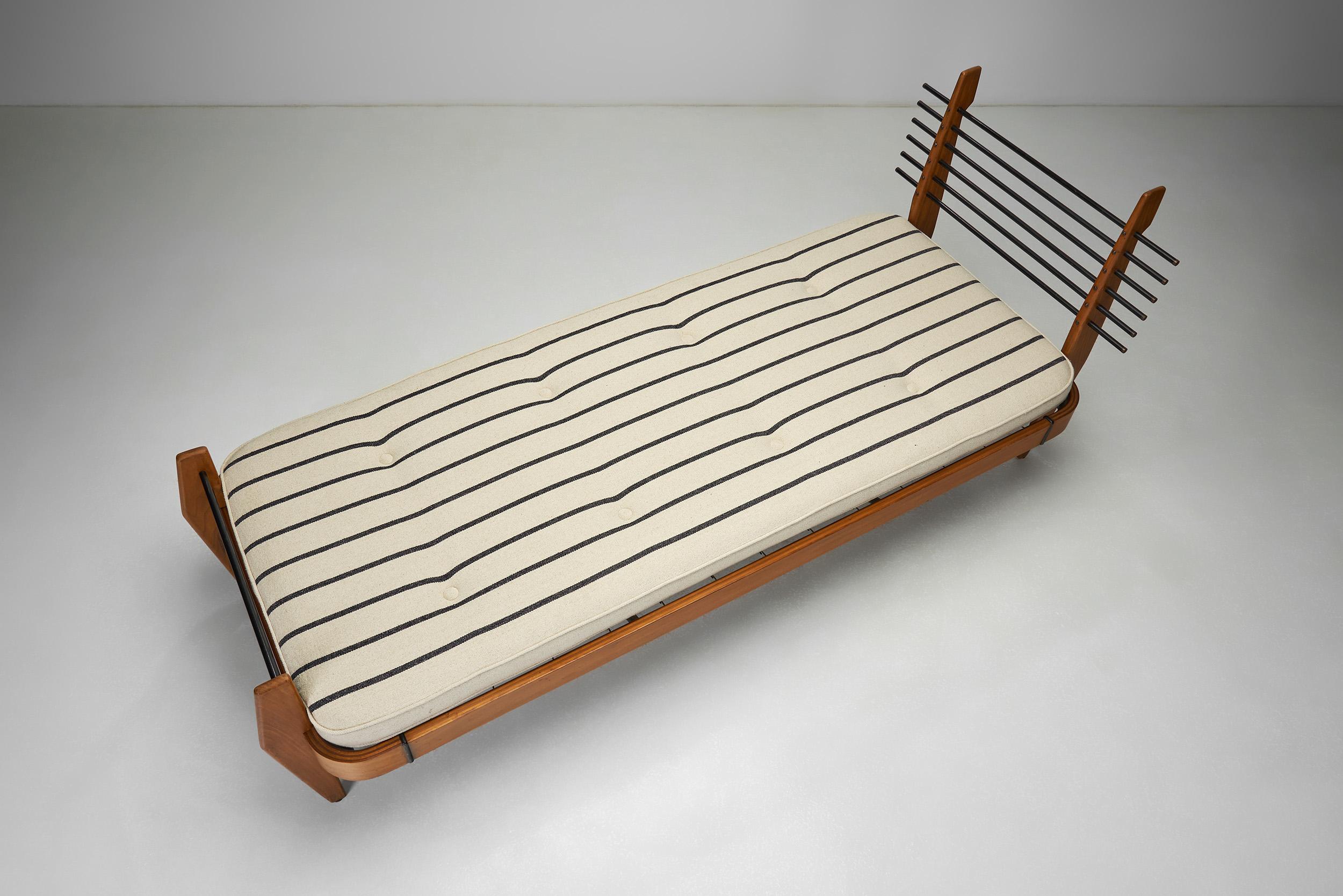 Mid-20th Century Striped Daybed by Franco Campo and Carlo Graffi for Home Torino, Italy 1960s For Sale