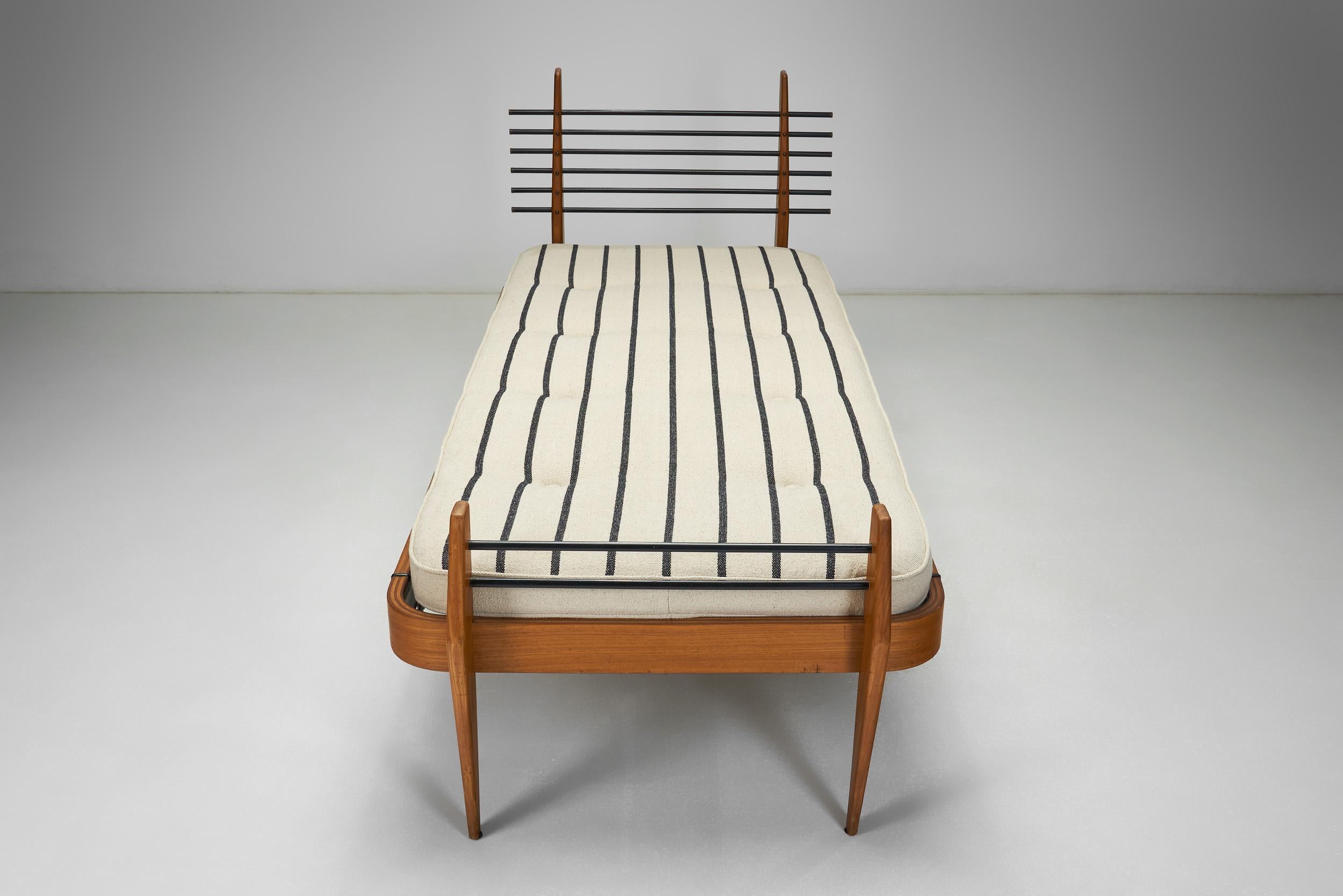 Wood Striped Daybed by Franco Campo and Carlo Graffi for Home Torino, Italy 1960s For Sale