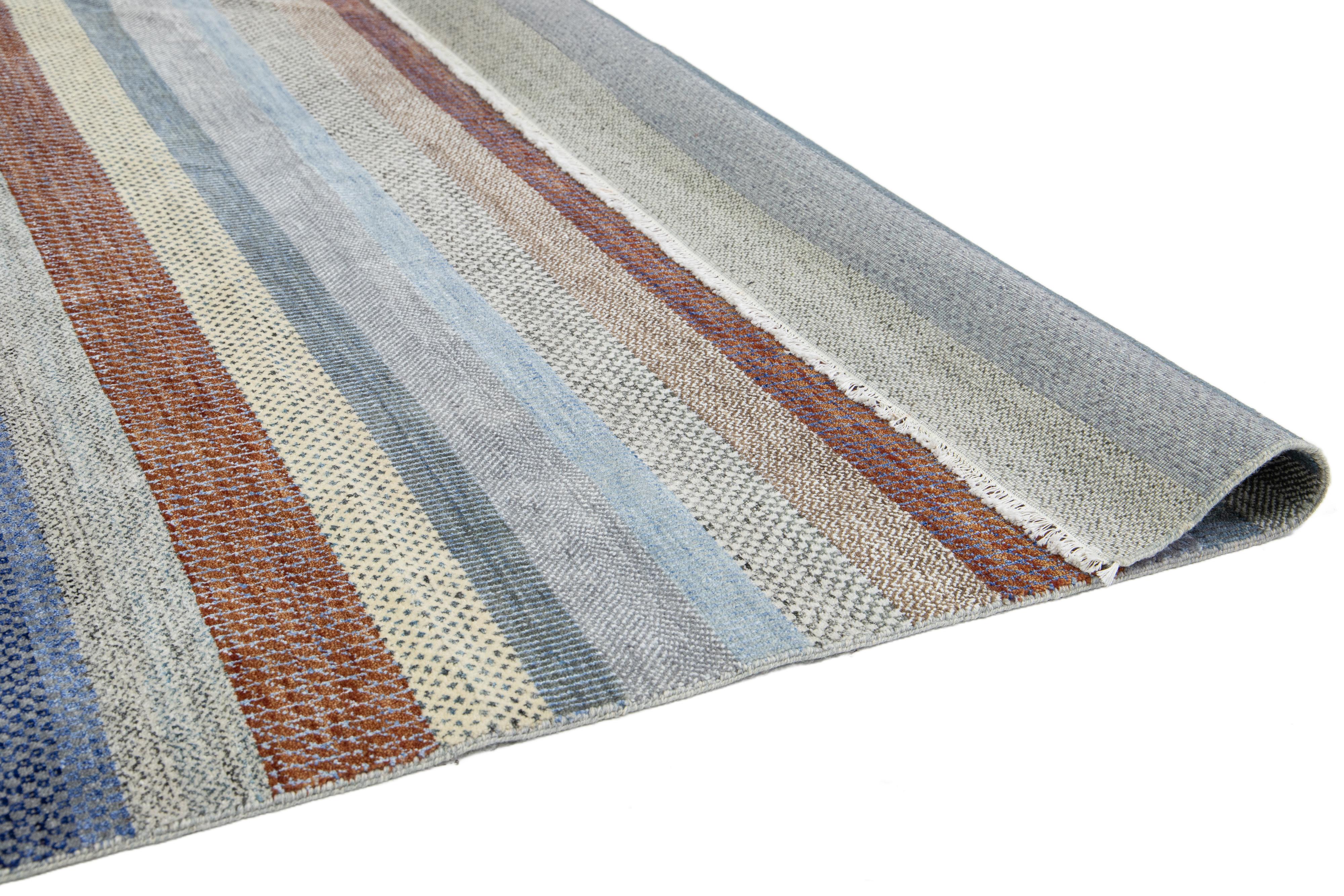 Striped Designed Modern Savannah Handmade Wool Rug In Gray In New Condition For Sale In Norwalk, CT