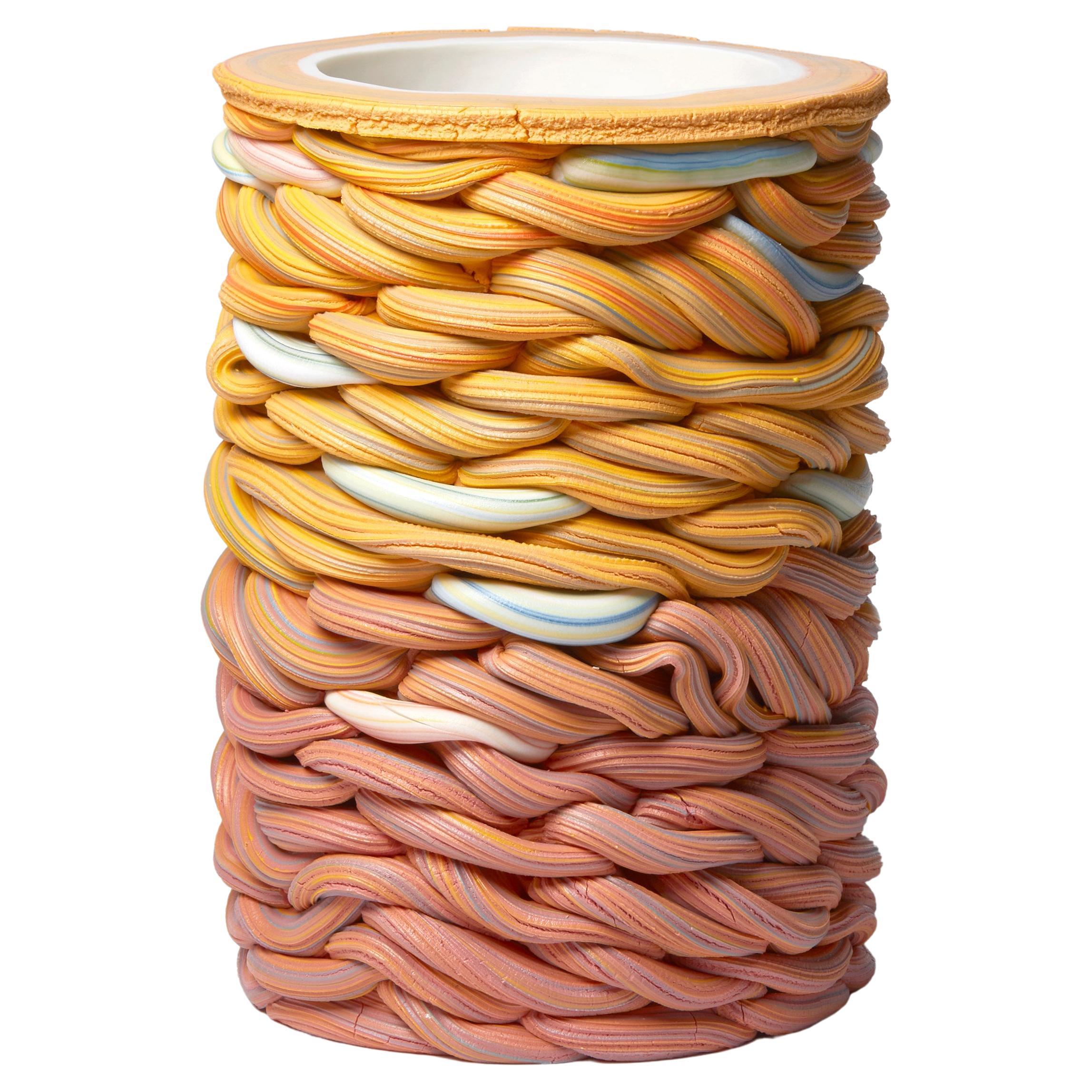 Vase sculptural Striped Fold II, porcelaine aux couleurs mélangées de Steven Edwards