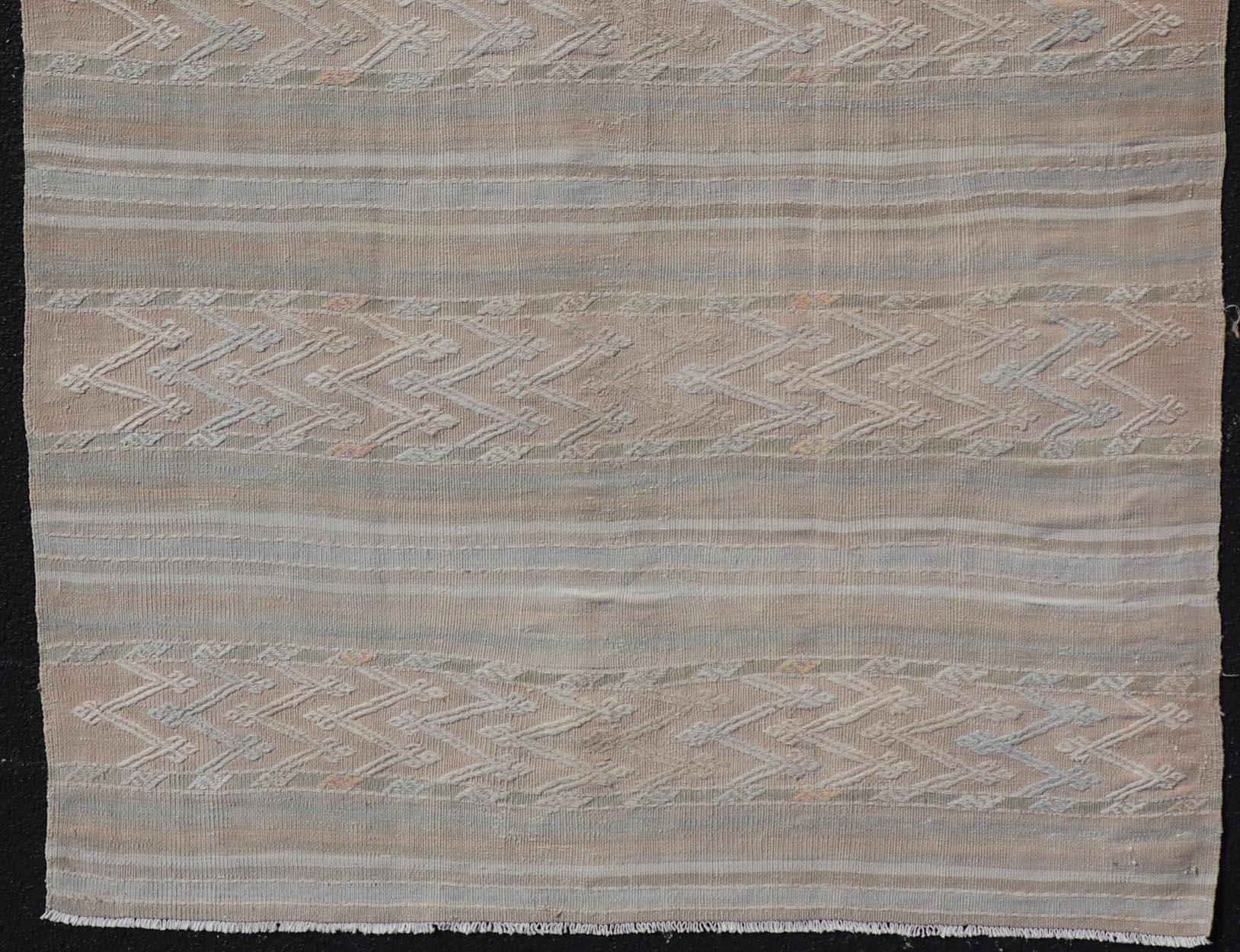Striped Hand Woven Turkish Flat-Weave Kilim in Muted Colors and Tribal Motifs In Good Condition For Sale In Atlanta, GA