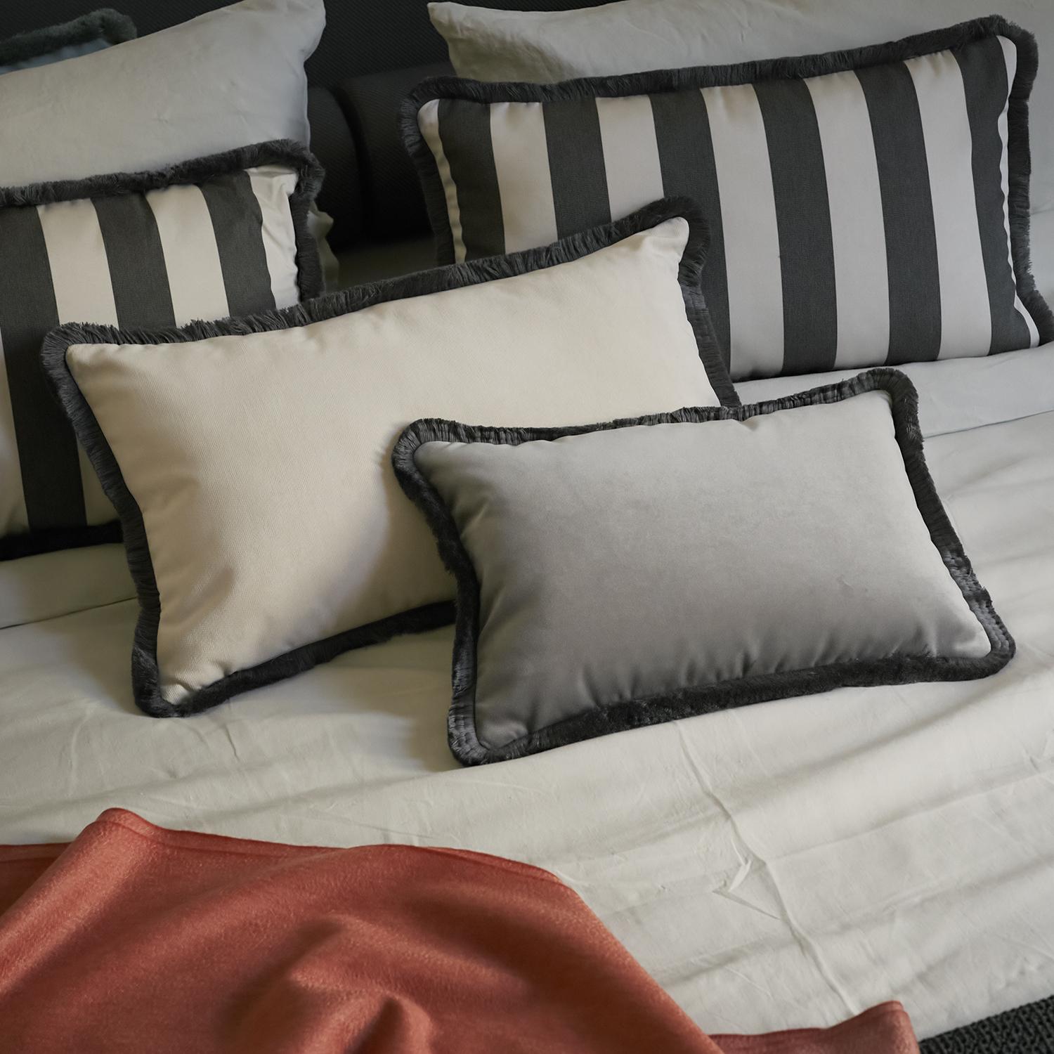 Acrylic Striped Happy Frame Pillow Outdoor with Piping Blue and White Water Repellent For Sale